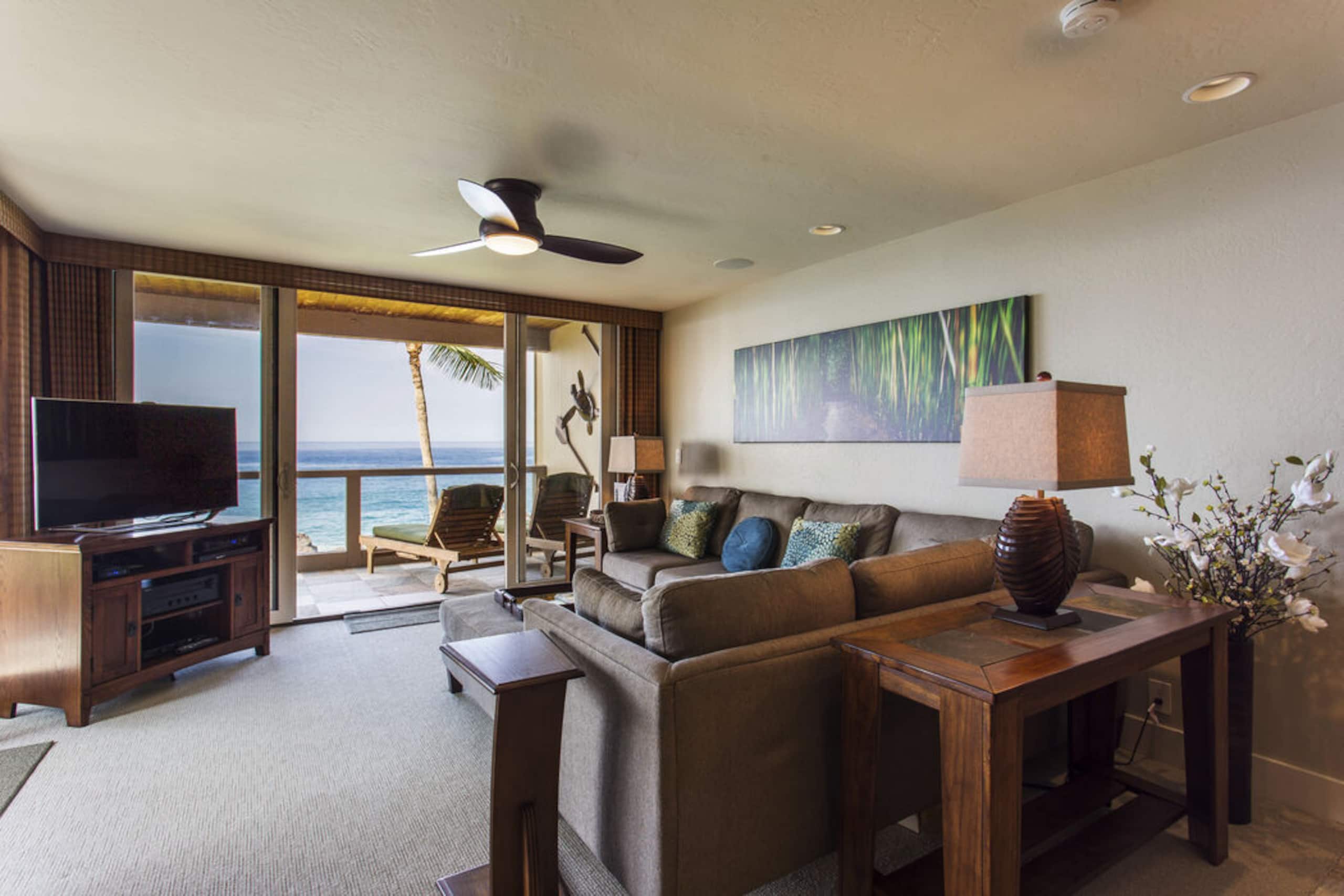 Condo in Kailua-Kona · ★4.88 · 2 bedrooms · 2 beds · 2 baths - Image 3