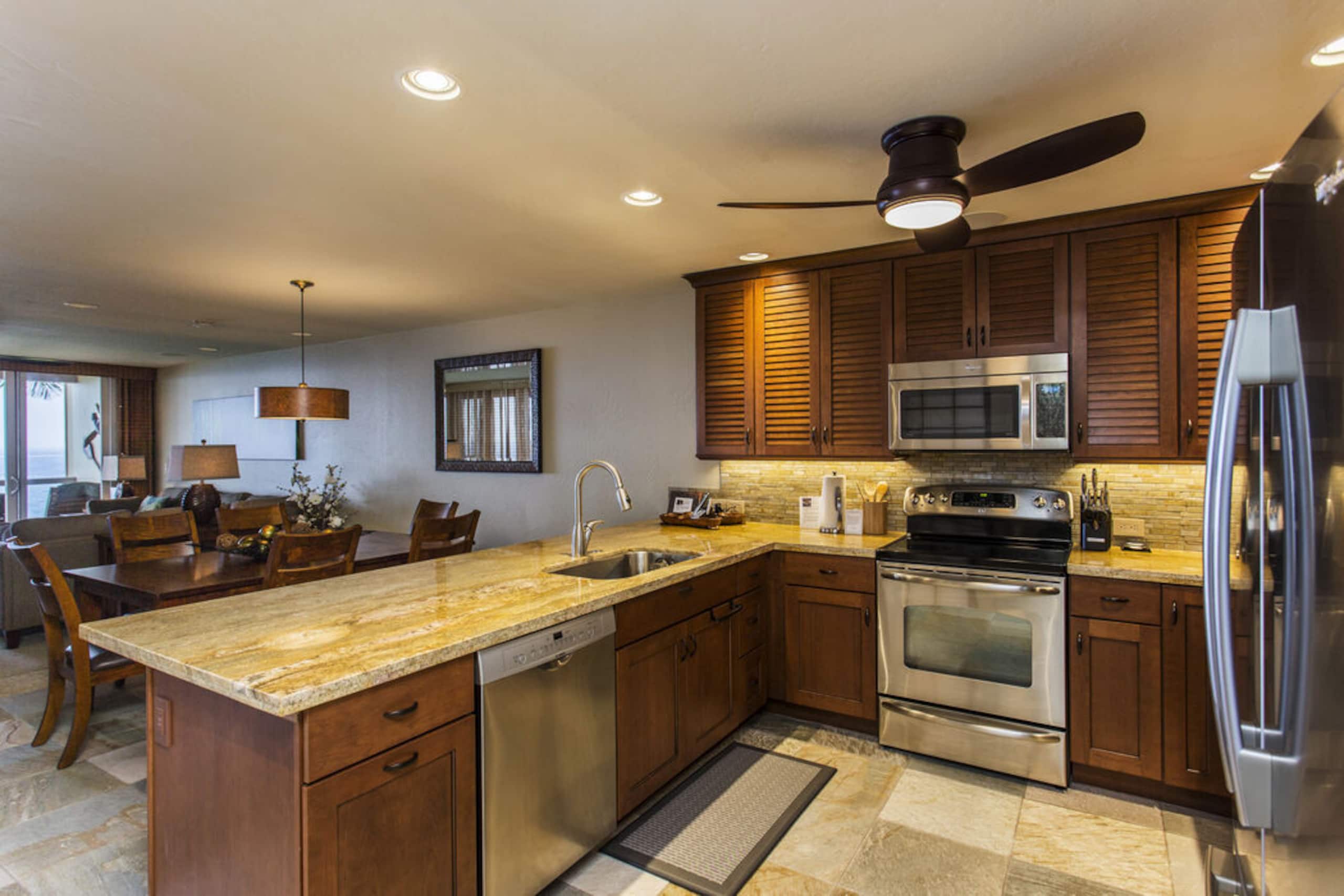 Condo in Kailua-Kona · ★4.88 · 2 bedrooms · 2 beds · 2 baths - Image 4