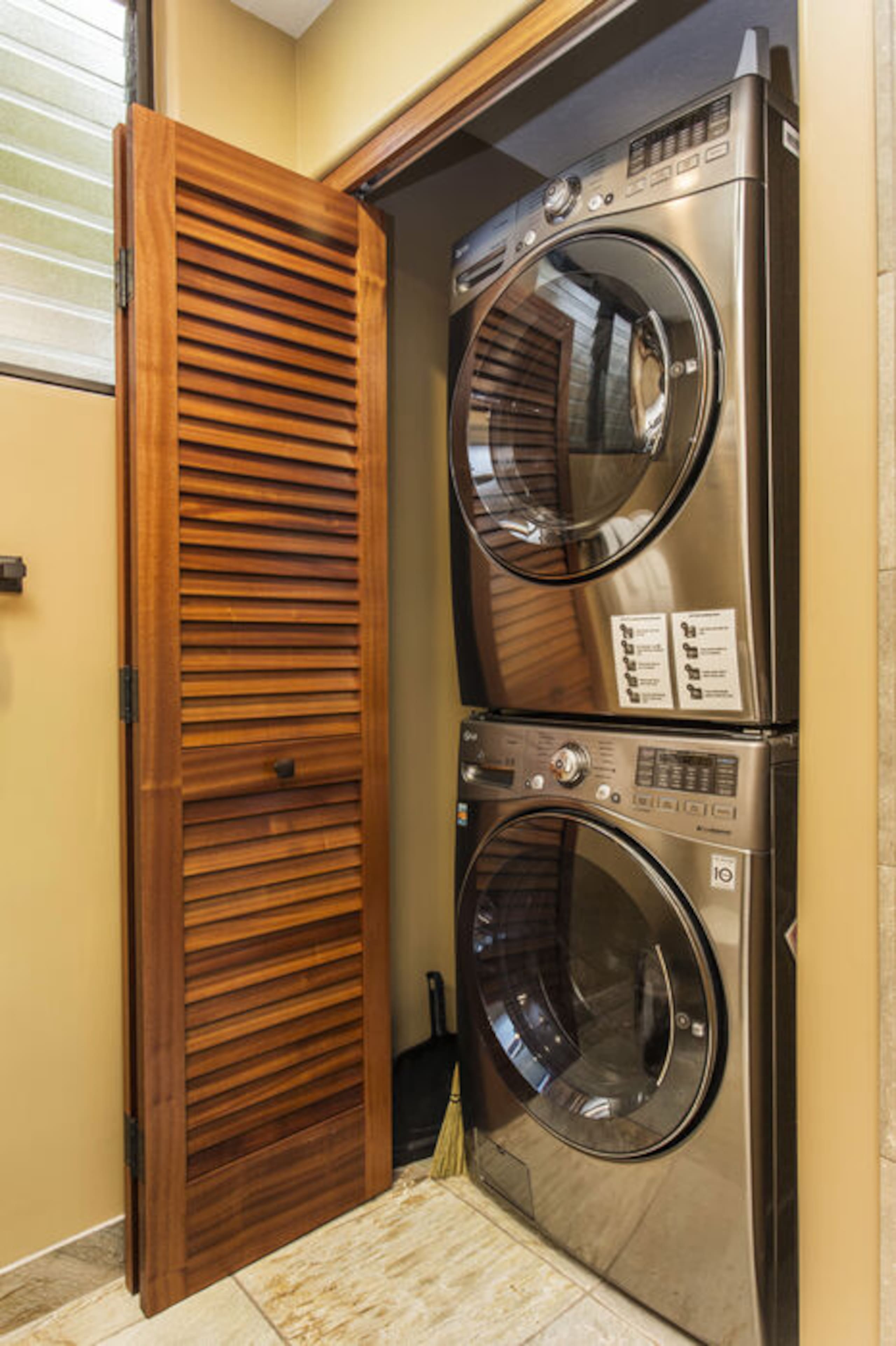 Condo in Kailua-Kona · ★4.88 · 2 bedrooms · 2 beds · 2 baths - Image 37