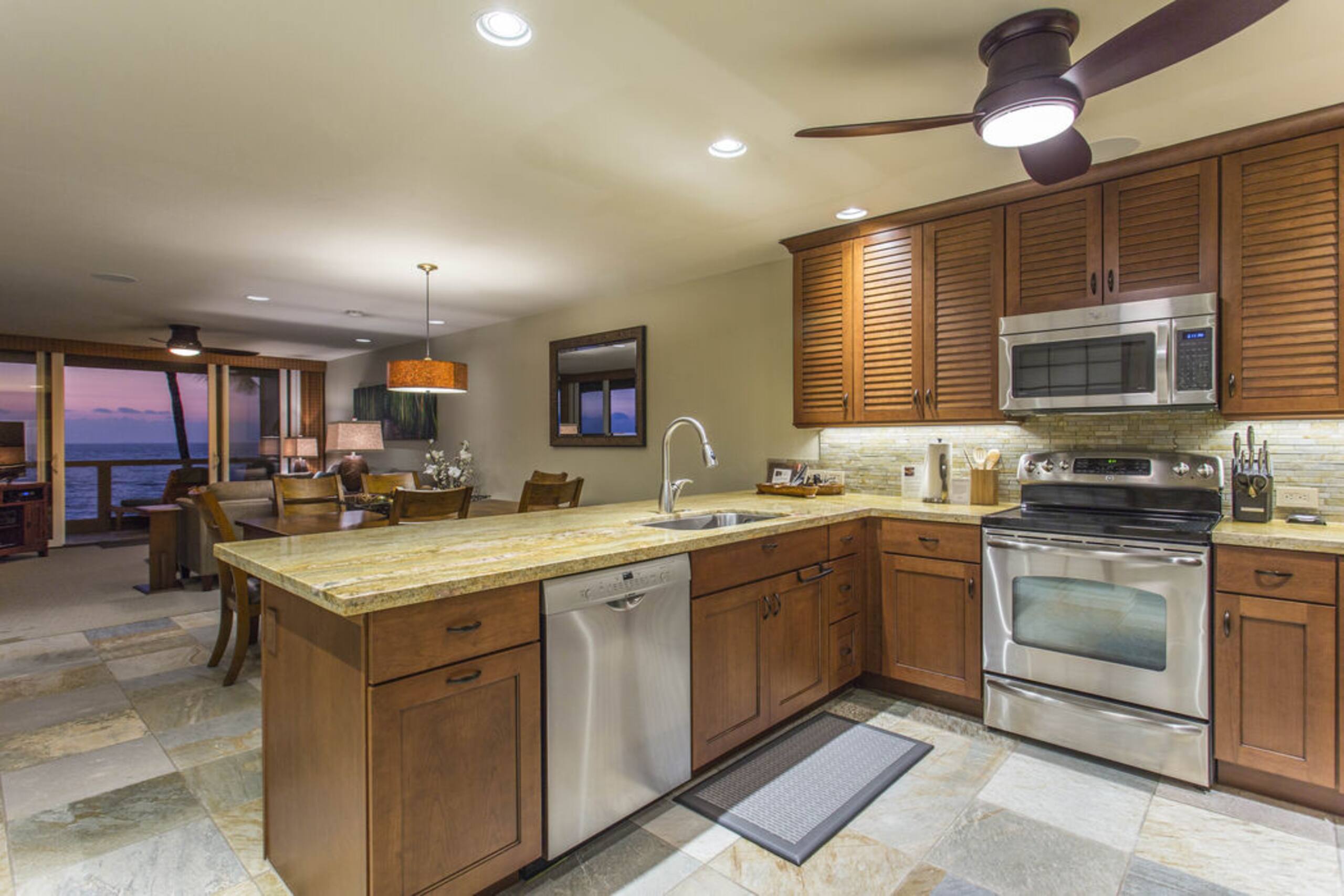 Condo in Kailua-Kona · ★4.88 · 2 bedrooms · 2 beds · 2 baths - Image 5
