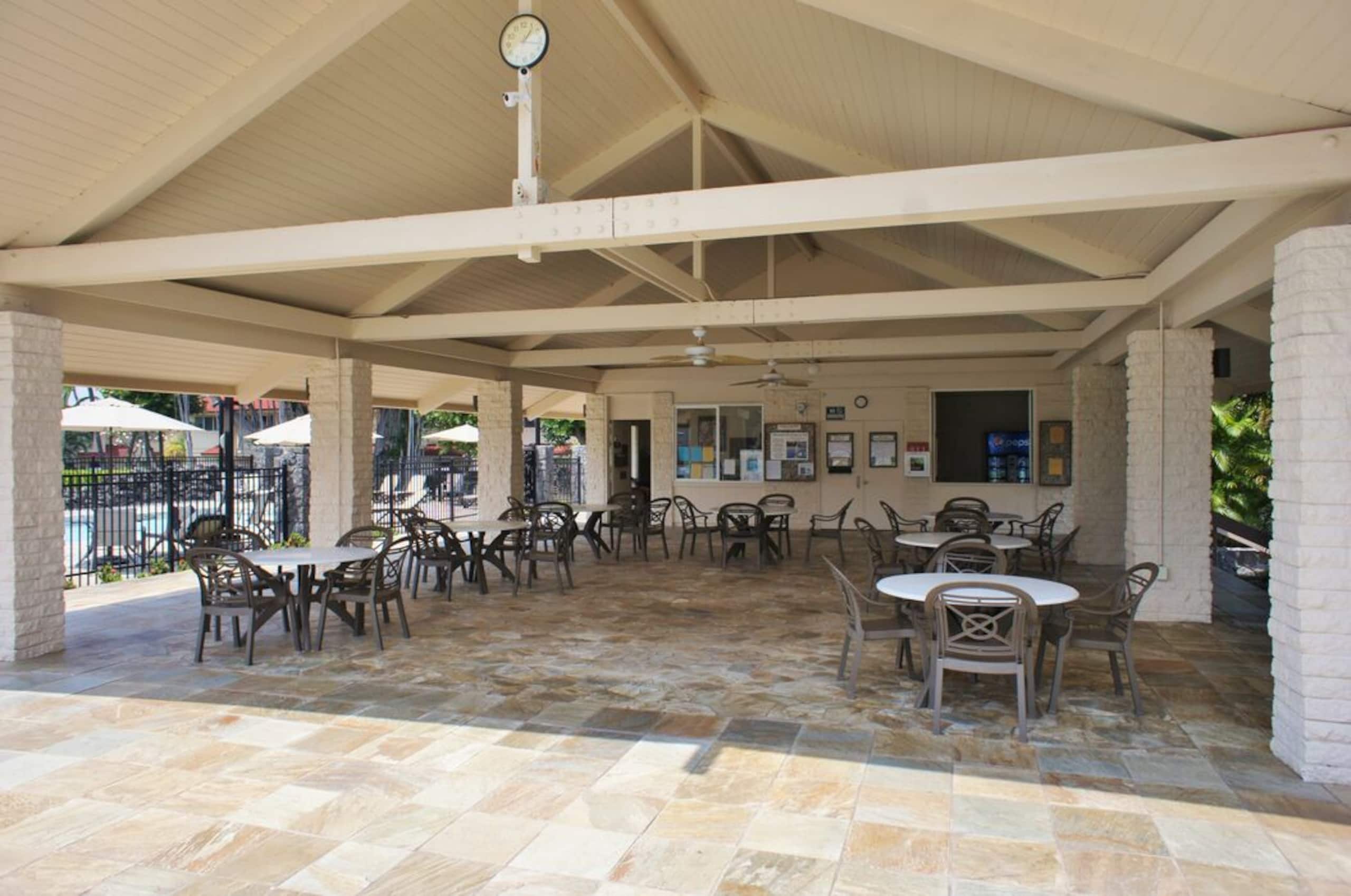 Condo in Kailua-Kona · ★4.88 · 2 bedrooms · 2 beds · 2 baths - Image 28