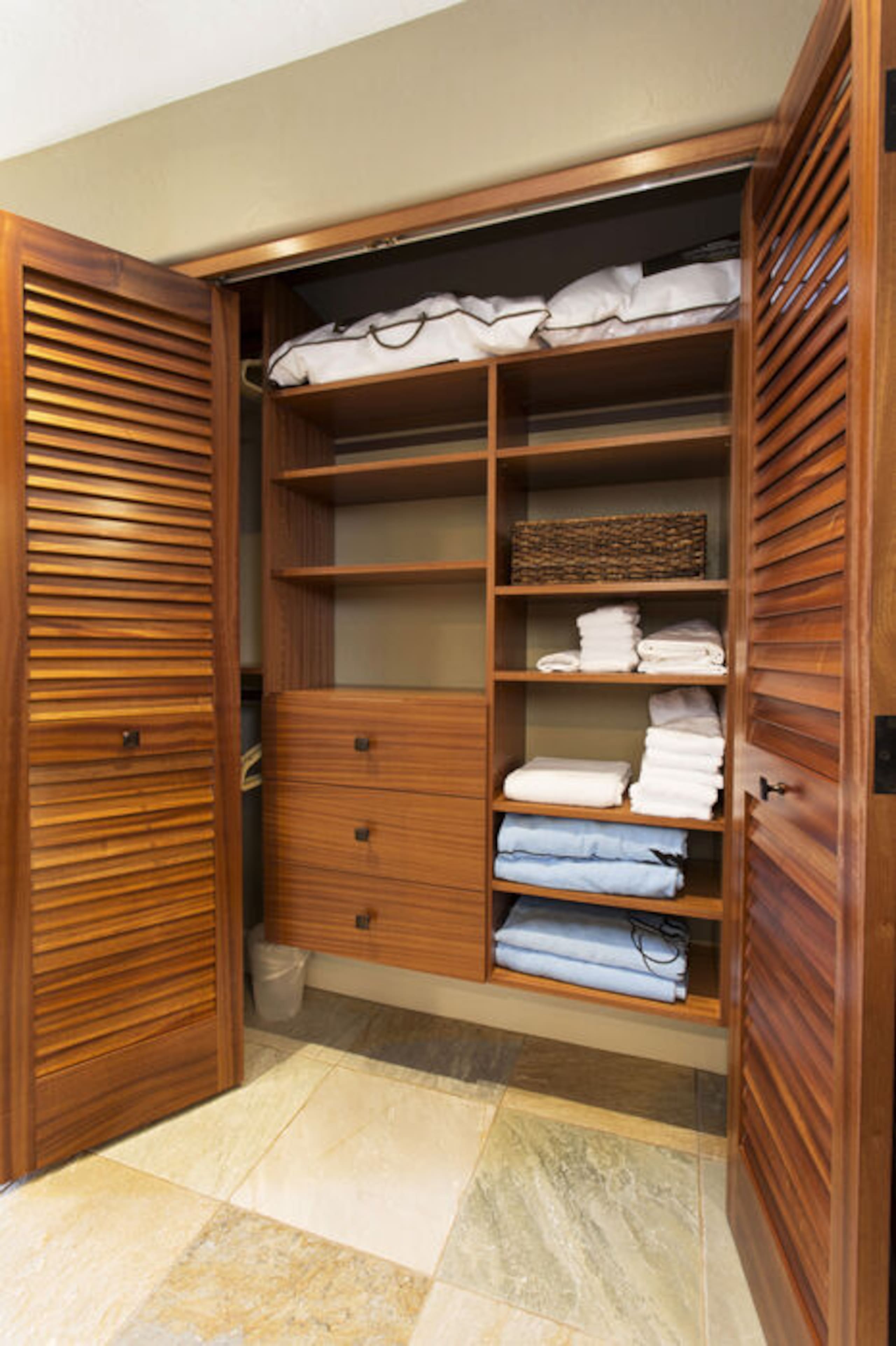 Condo in Kailua-Kona · ★4.88 · 2 bedrooms · 2 beds · 2 baths - Image 11