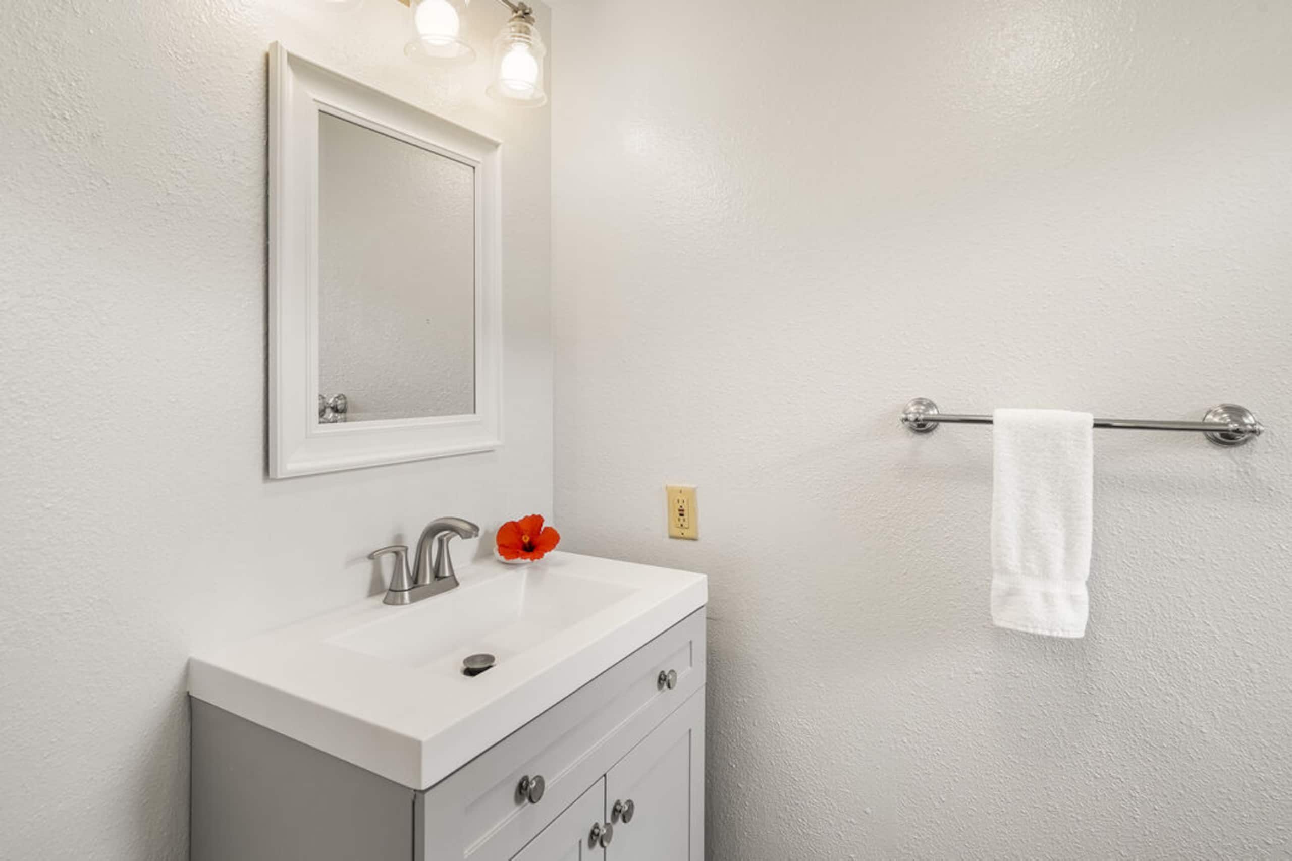 Condo in Kailua-Kona · ★4.81 · 2 bedrooms · 4 beds · 2.5 baths - Image 17