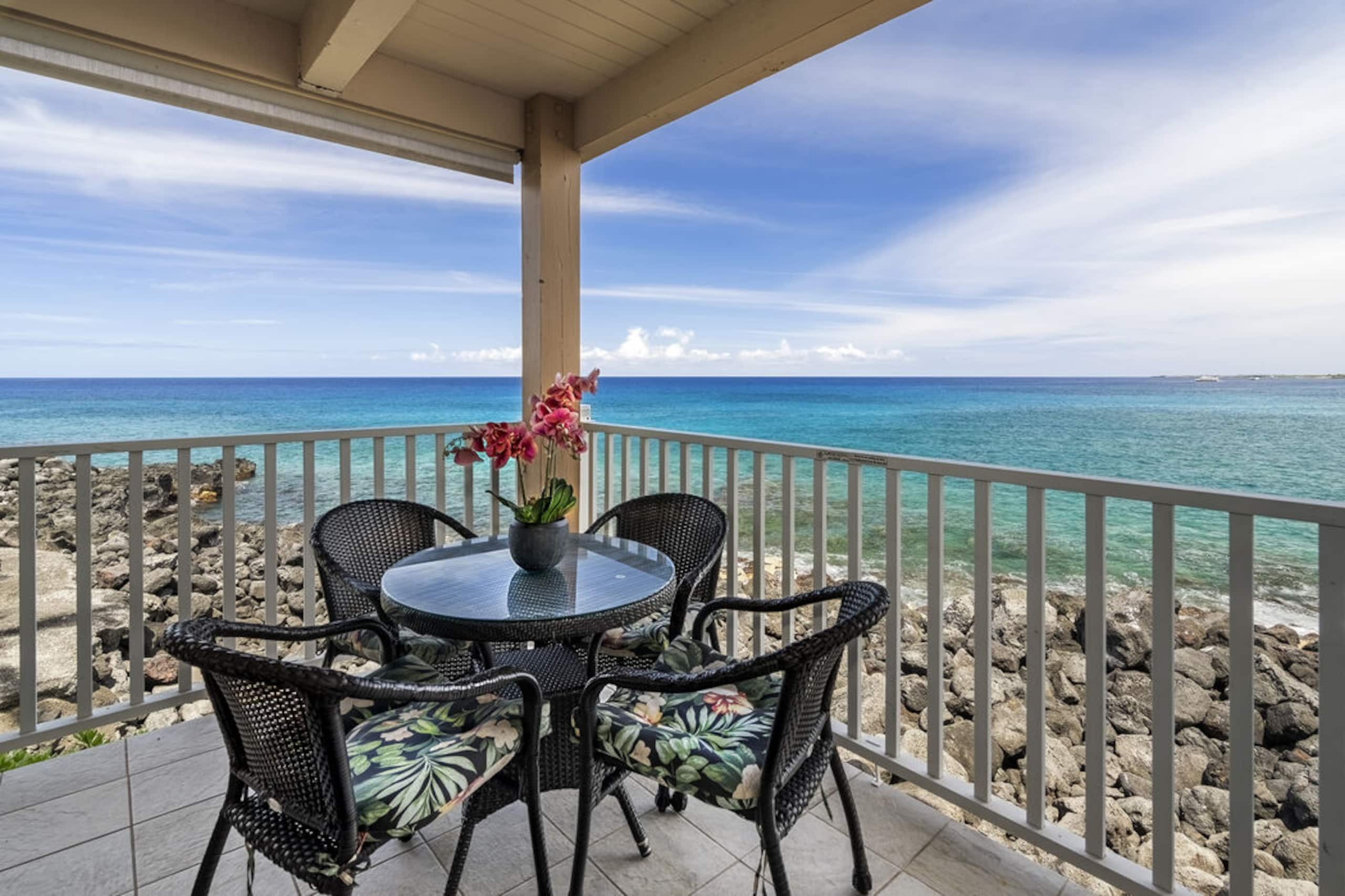 Condo in Kailua-Kona · ★4.81 · 2 bedrooms · 4 beds · 2.5 baths - Image 8