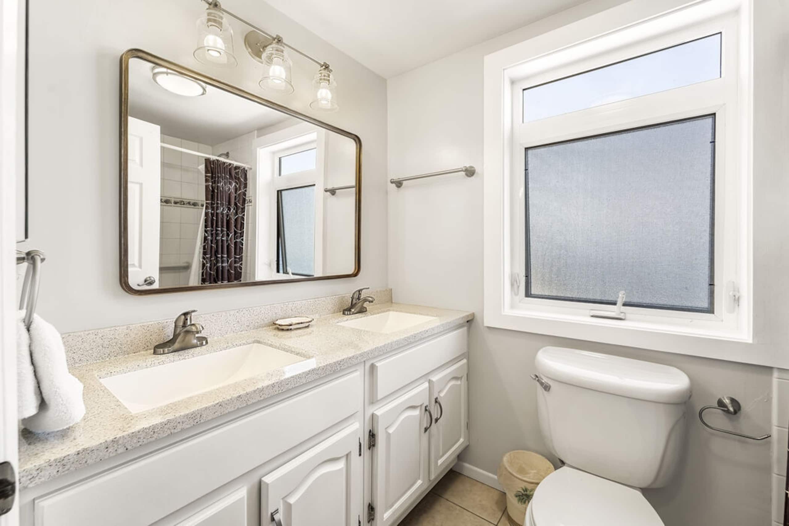 Condo in Kailua-Kona · ★4.81 · 2 bedrooms · 4 beds · 2.5 baths - Image 16