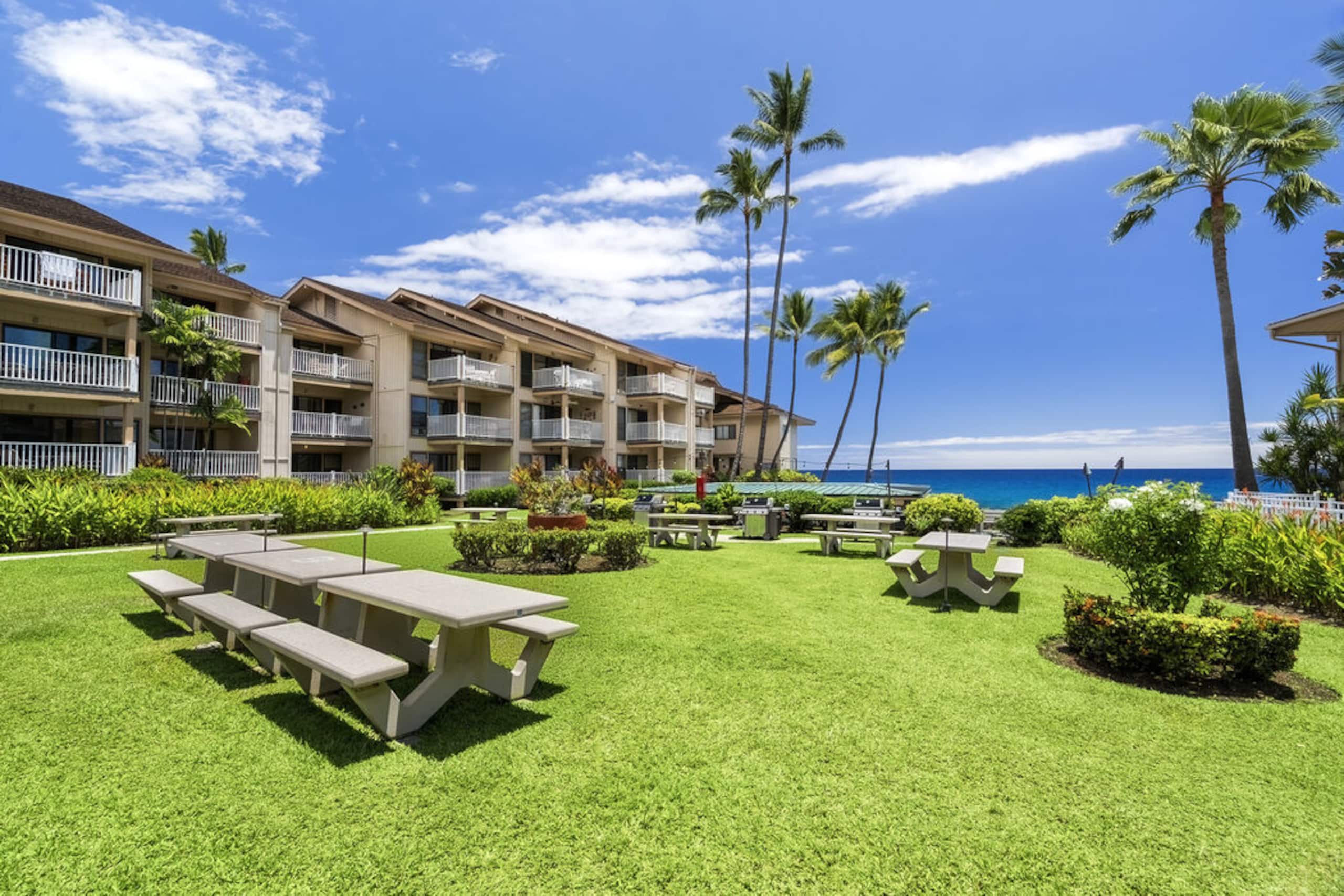 Condo in Kailua-Kona · ★4.81 · 2 bedrooms · 4 beds · 2.5 baths - Image 27