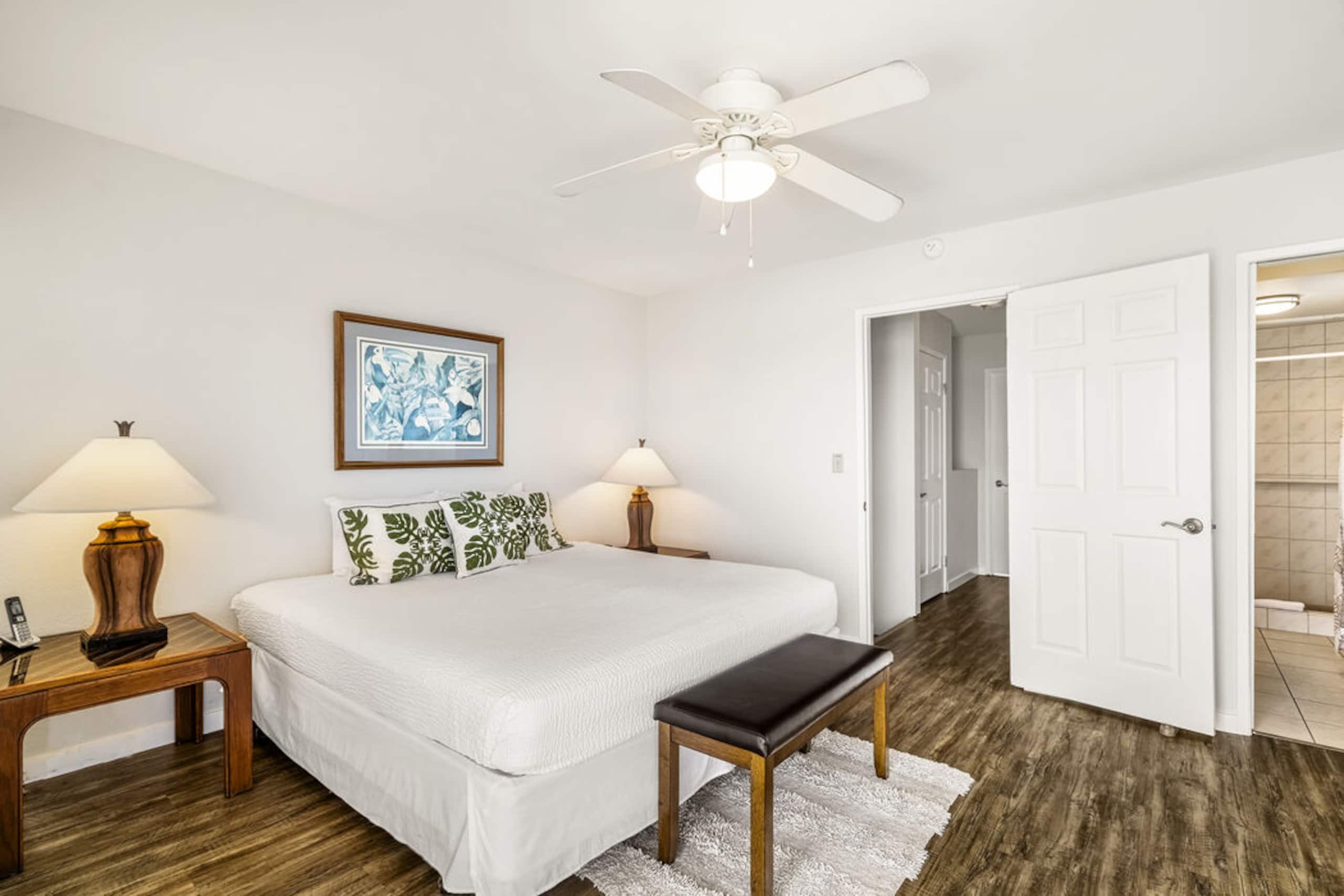 Condo in Kailua-Kona · ★4.81 · 2 bedrooms · 4 beds · 2.5 baths - Image 12