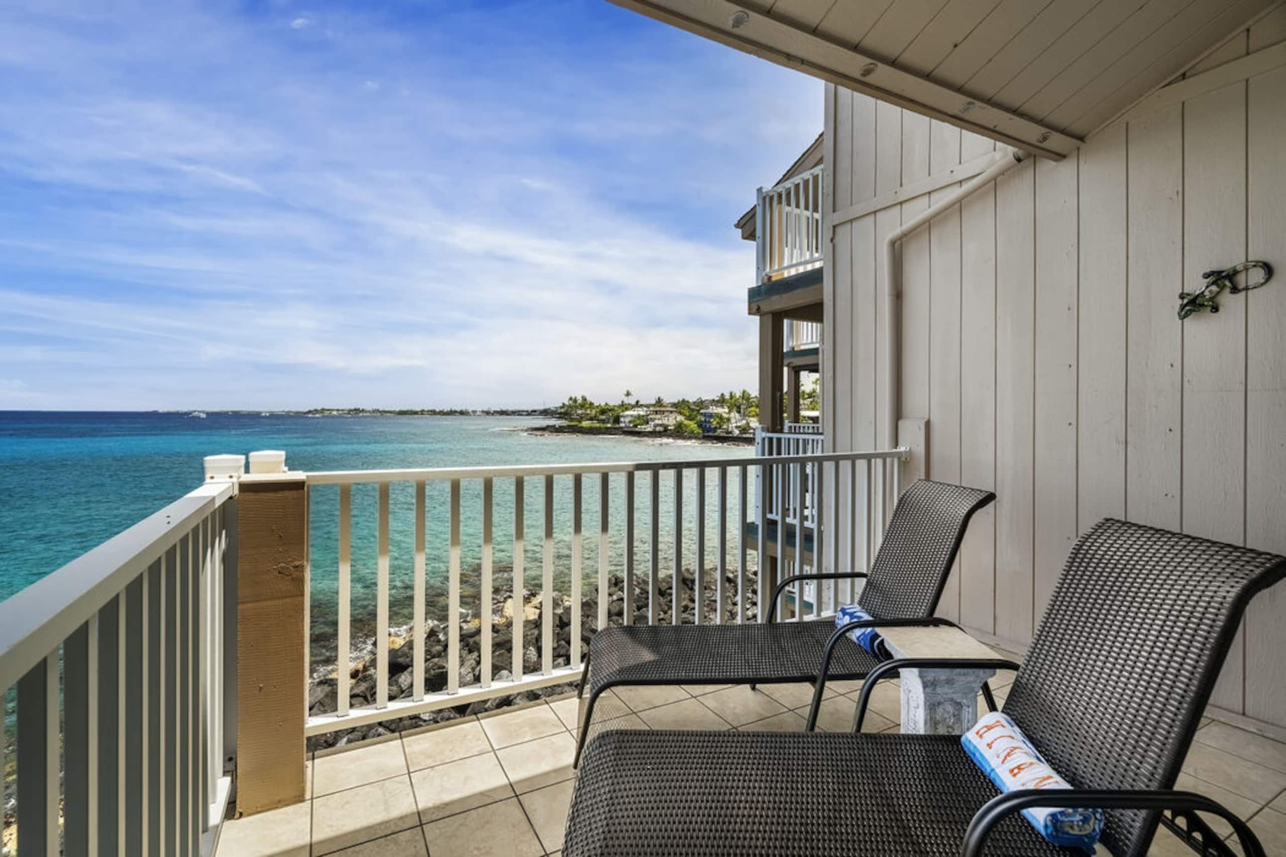 Condo in Kailua-Kona · ★4.81 · 2 bedrooms · 4 beds · 2.5 baths - Image 11