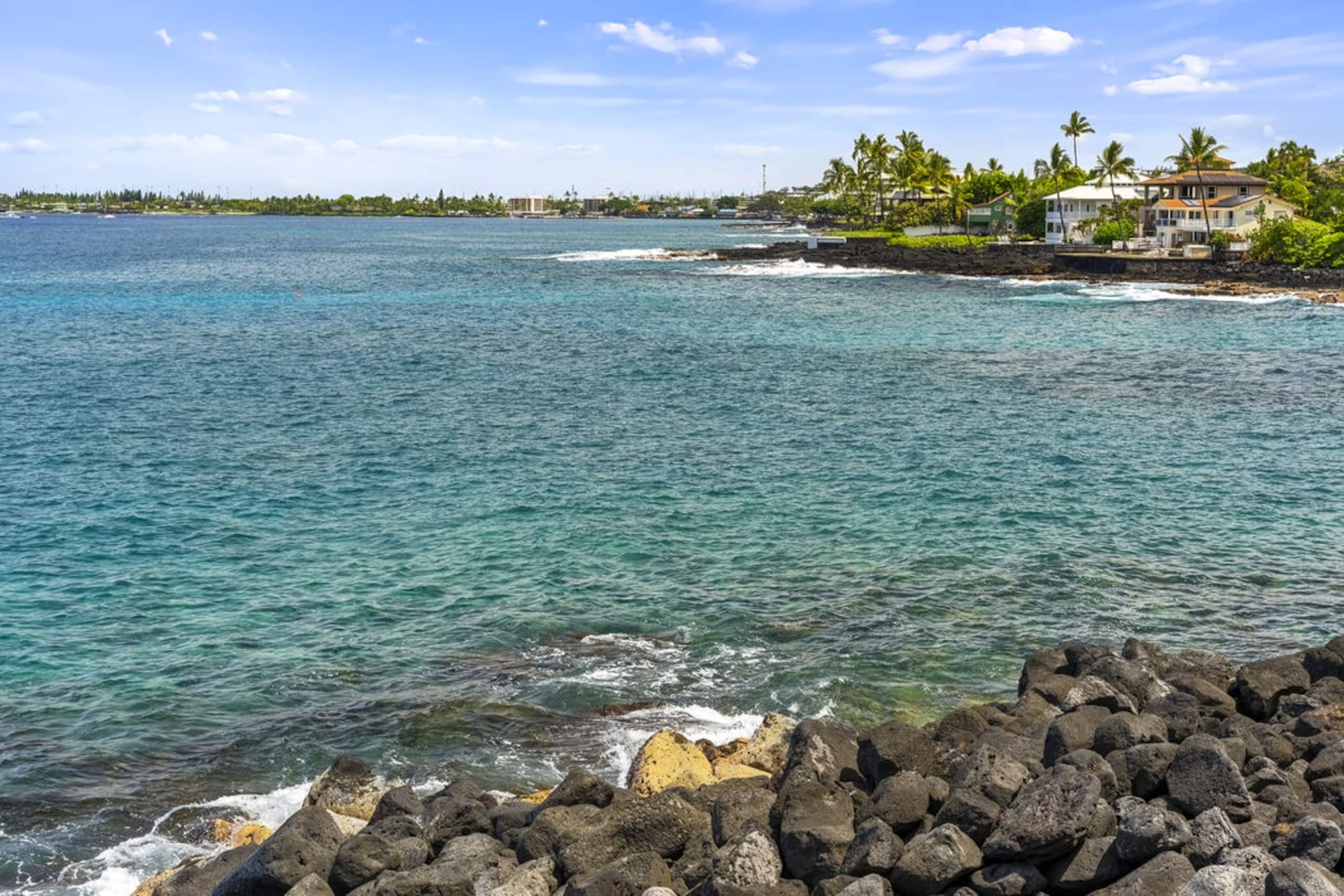Condo in Kailua-Kona · ★4.81 · 2 bedrooms · 4 beds · 2.5 baths - Image 21
