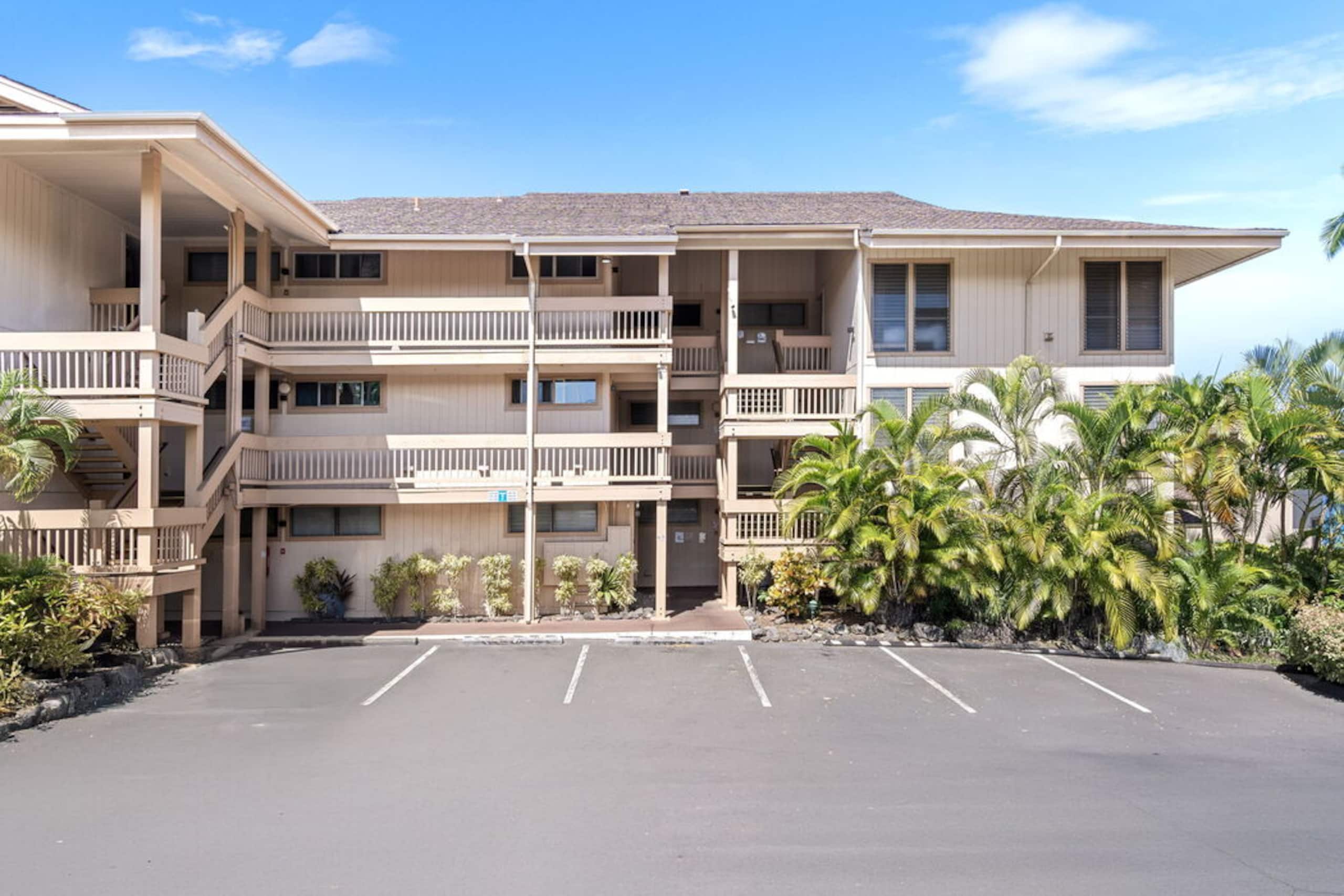 Condo in Kailua-Kona · ★4.88 · 1 bedroom · 2 beds · 1 private bath - Image 22