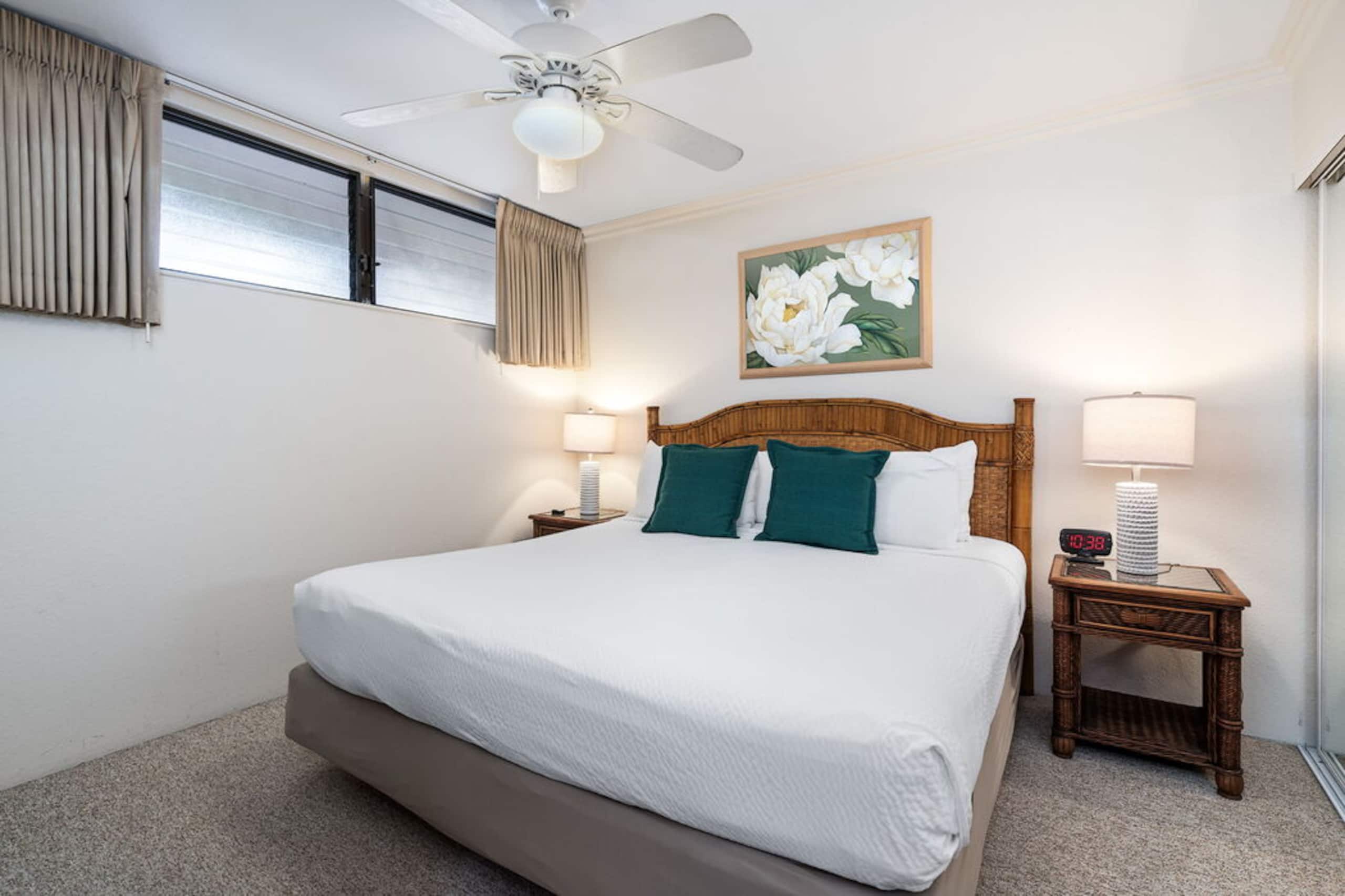 Condo in Kailua-Kona · ★4.88 · 1 bedroom · 2 beds · 1 private bath - Image 16