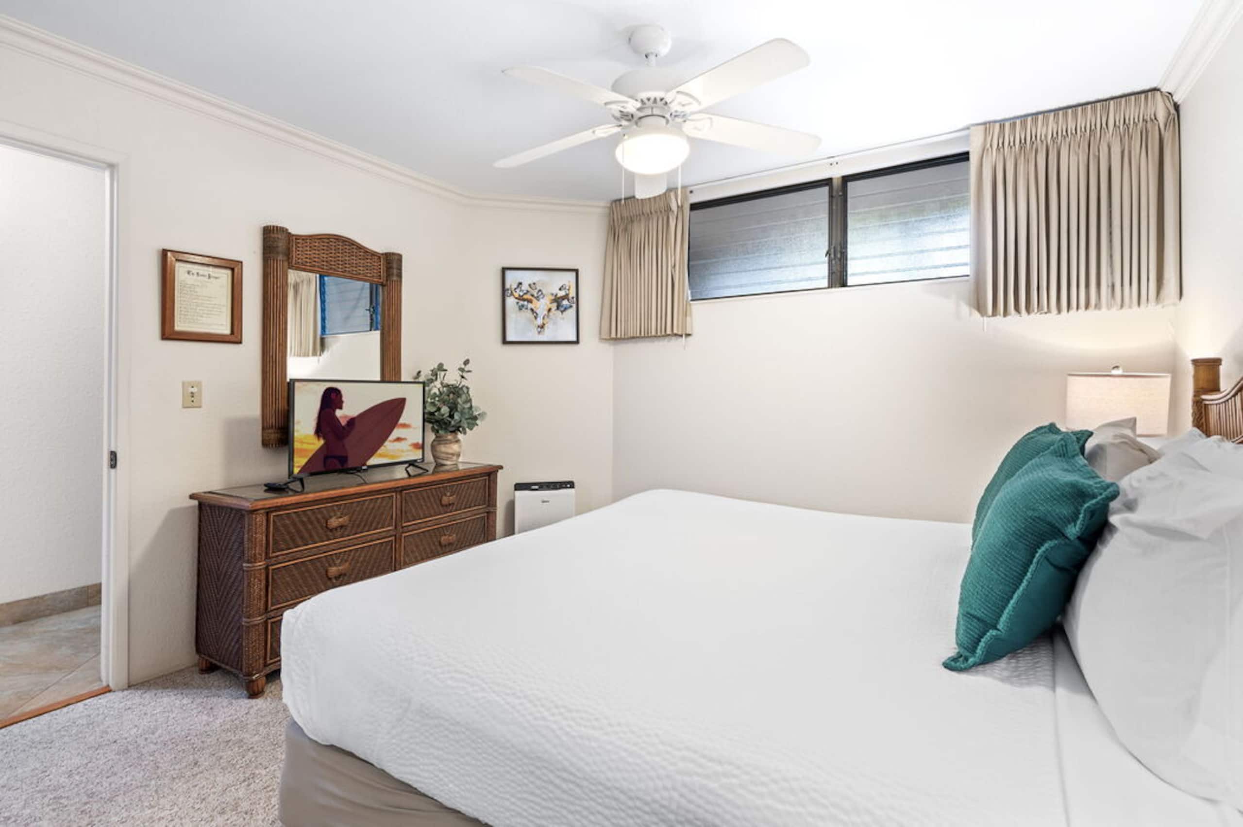 Condo in Kailua-Kona · ★4.88 · 1 bedroom · 2 beds · 1 private bath - Image 17