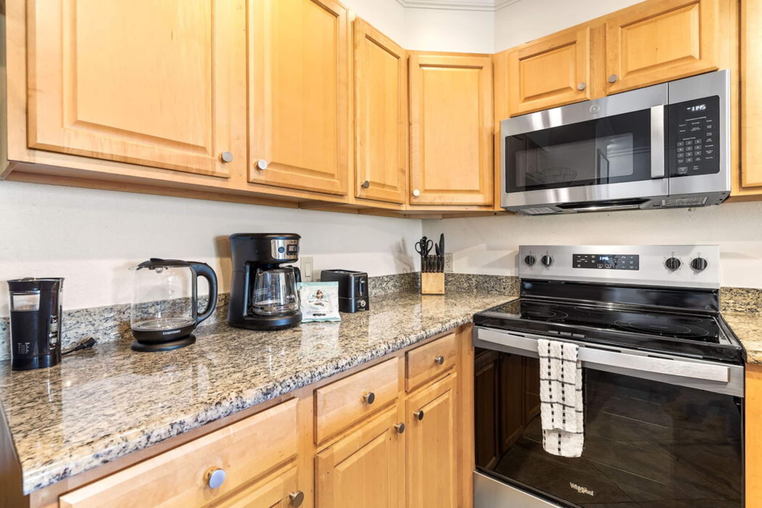 Condo in Kailua-Kona · ★4.88 · 1 bedroom · 2 beds · 1 private bath - Image 13