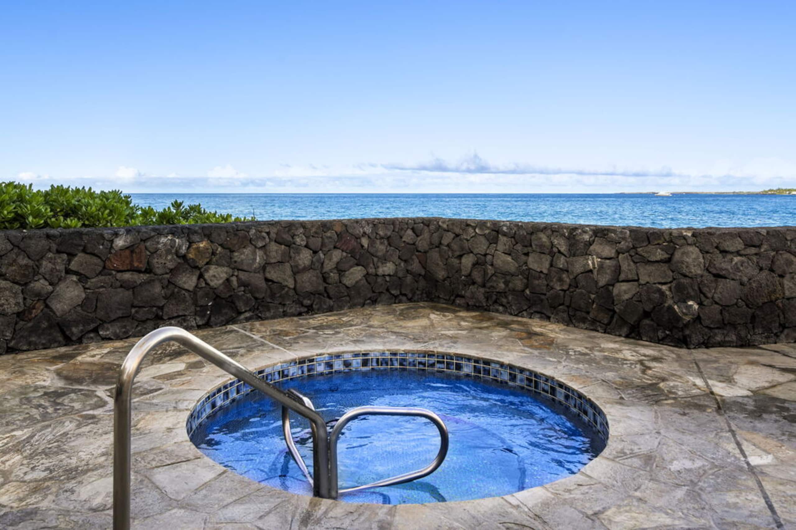 Condo in Kailua-Kona · ★4.88 · 1 bedroom · 2 beds · 1 private bath - Image 30
