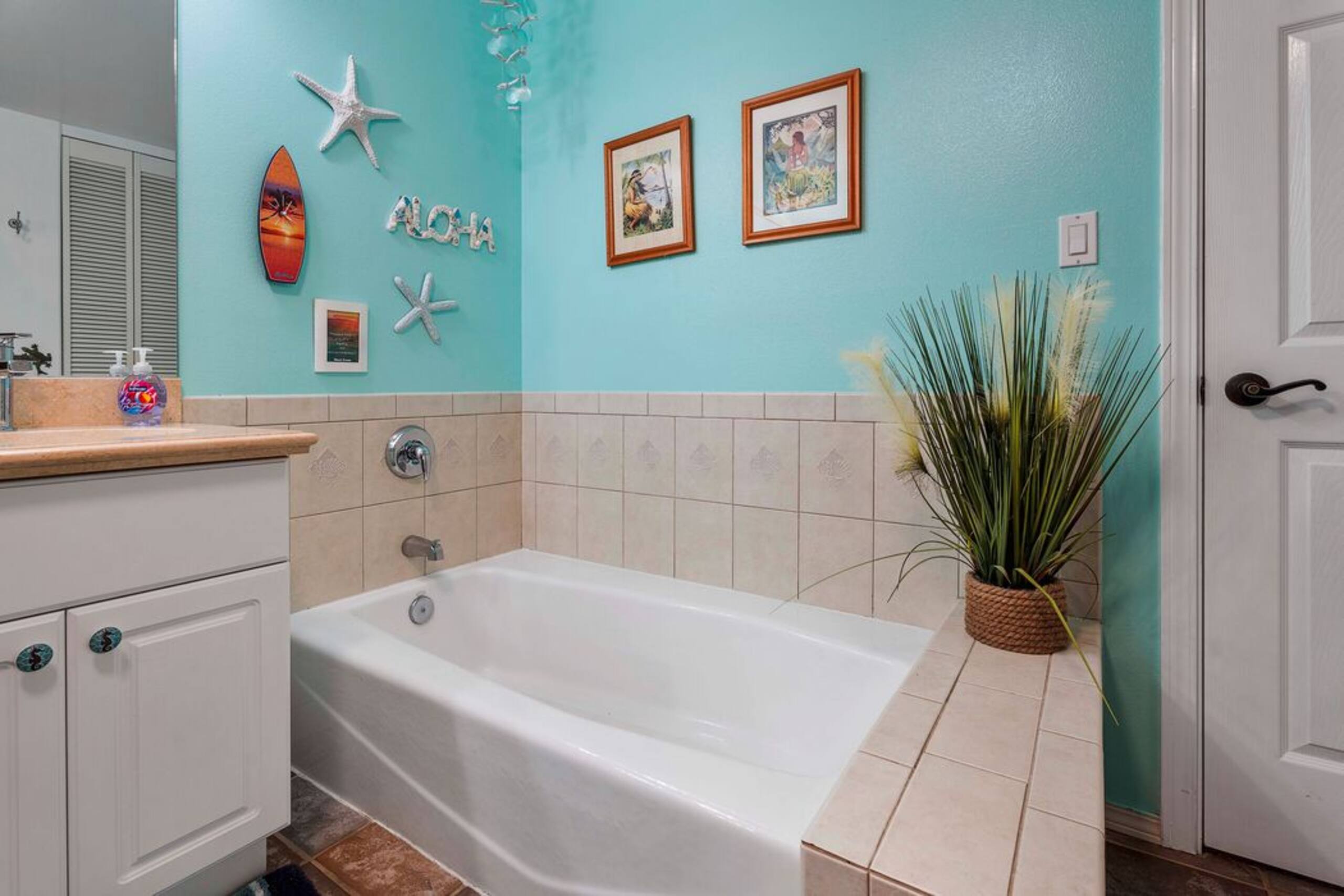 Townhouse in Waikoloa Village · ★4.5 · 2 bedrooms · 3 beds · 2.5 baths - Photo 16