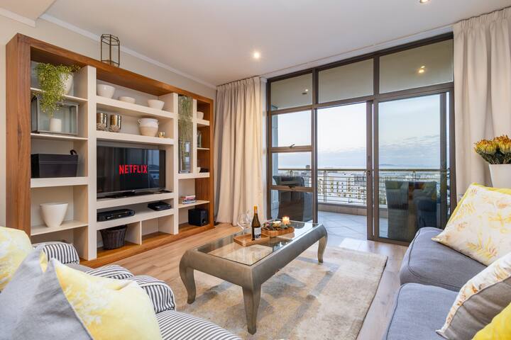 Stunning Views | Free Parking | Gym | Rooftop Pool gallery image 5