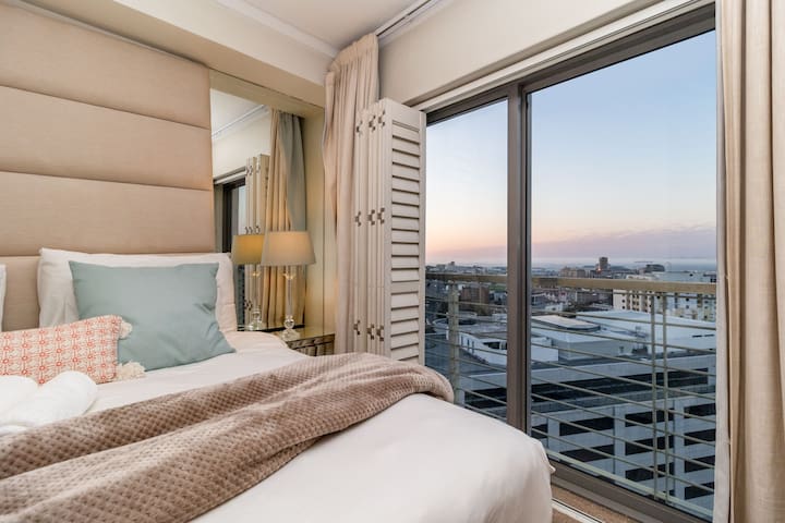 Stunning Views | Free Parking | Gym | Rooftop Pool