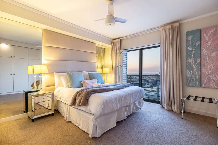 Stunning Views | Free Parking | Gym | Rooftop Pool gallery image 3