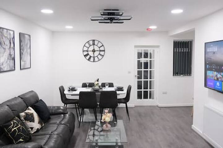 EtihCity – 3 Bed House-Stadia&Attractions-SkyNflix