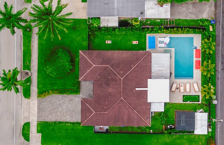 Heated Pool + Pergola + Bar | DT 5 mins | 1000Mbps gallery image 5