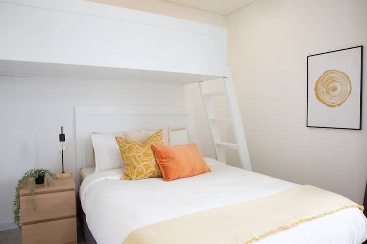 Полн кревет и двокреветна соба