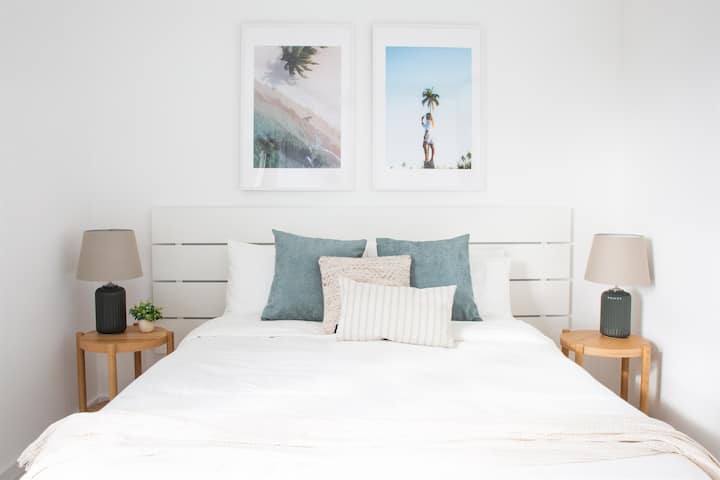 Главна спална соба на горниот кат (брачен кревет (широк 150-179 см)