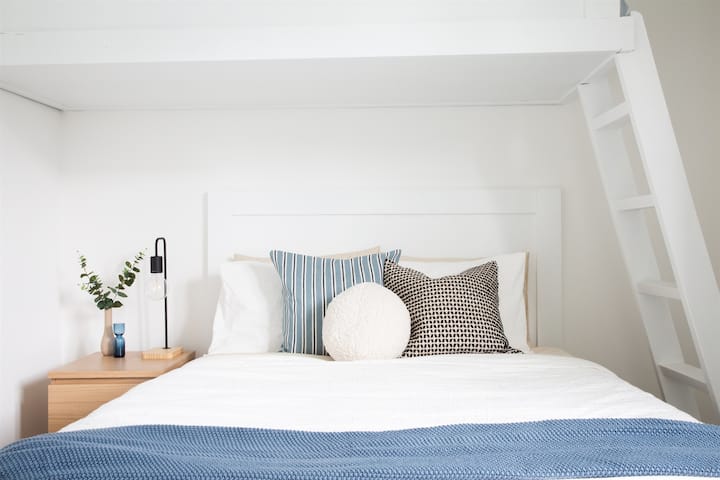 Гостинска соба долу