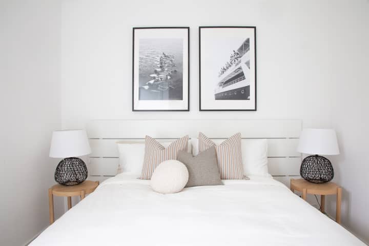 Главна спална соба (брачен кревет (широк 150-179 см) на долниот кат