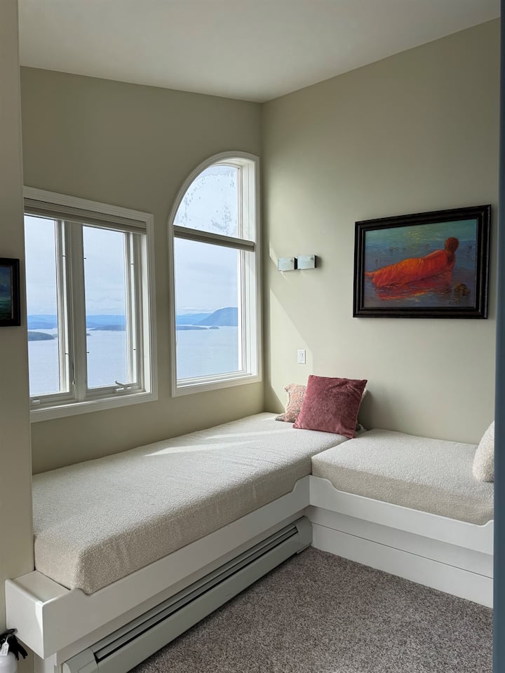East Suite- Ocean Front Suite Over Looking Salish - San Juan Islands, WA