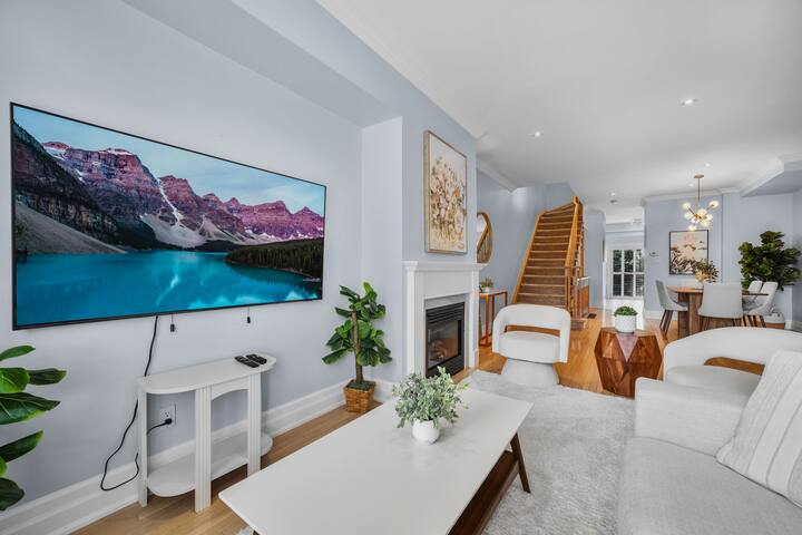 Modern Toronto Townhome by the Lake – Free Parking gallery image 5