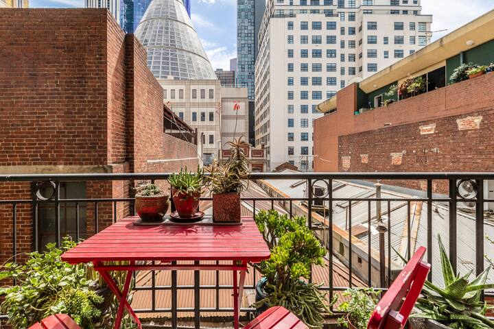 Eclectic Warehouse In Historic CBD Dovers Building gallery image 5