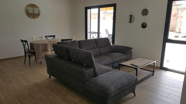 设备齐全的客厅。