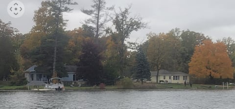 Campau Lake 2 cottage 2 king, hot tub, pool, kayak