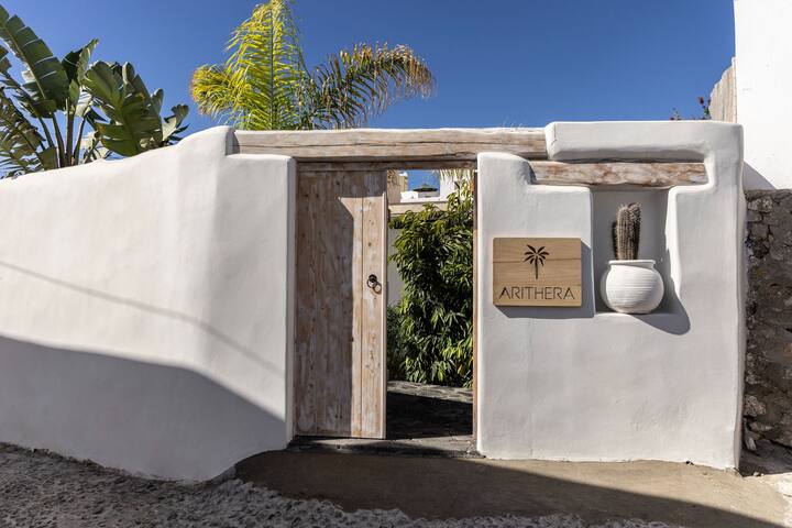 Arithera Villa in Santorini gallery image 2