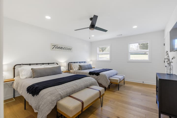 Dormitorio doble queen n.º3 con baño privado, vestidor y televisor inteligente