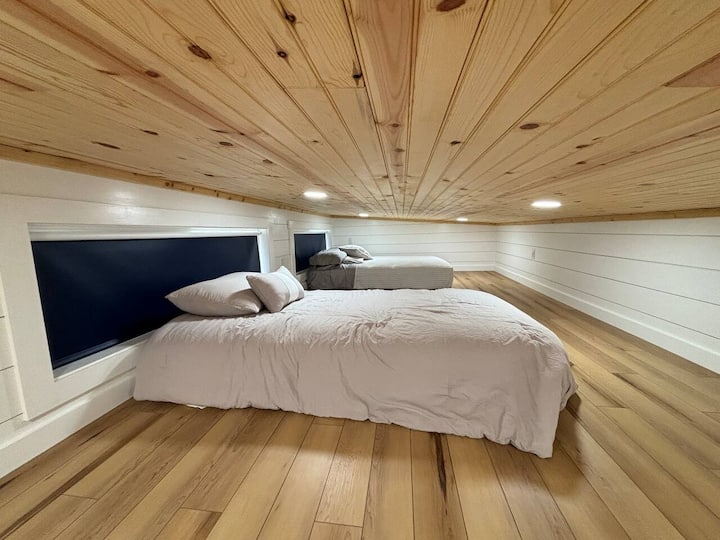 Appalachian Hide-out Tiny Home - West Jefferson, NC
