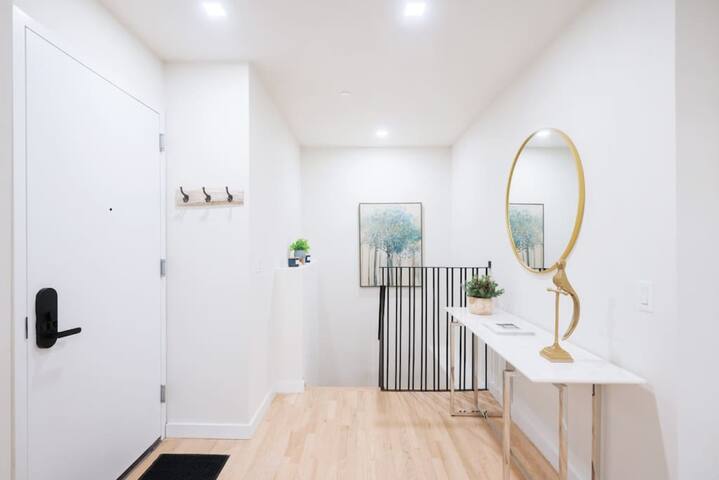 Luxury 2BR Duplex 5min to Central Park gallery image 3