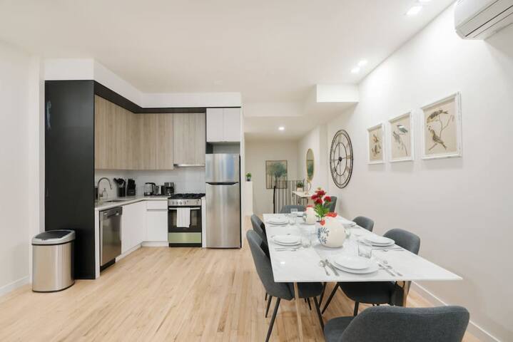 Luxury 2BR Duplex 5min to Central Park gallery image 5
