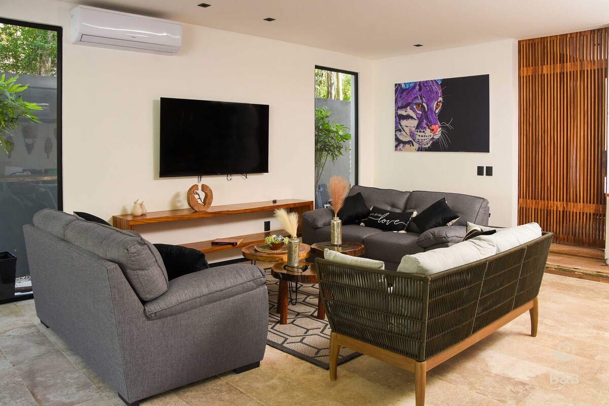 Successful Airbnb property: Big house + speed wi-fi +close to the beach + golf in Selvamar