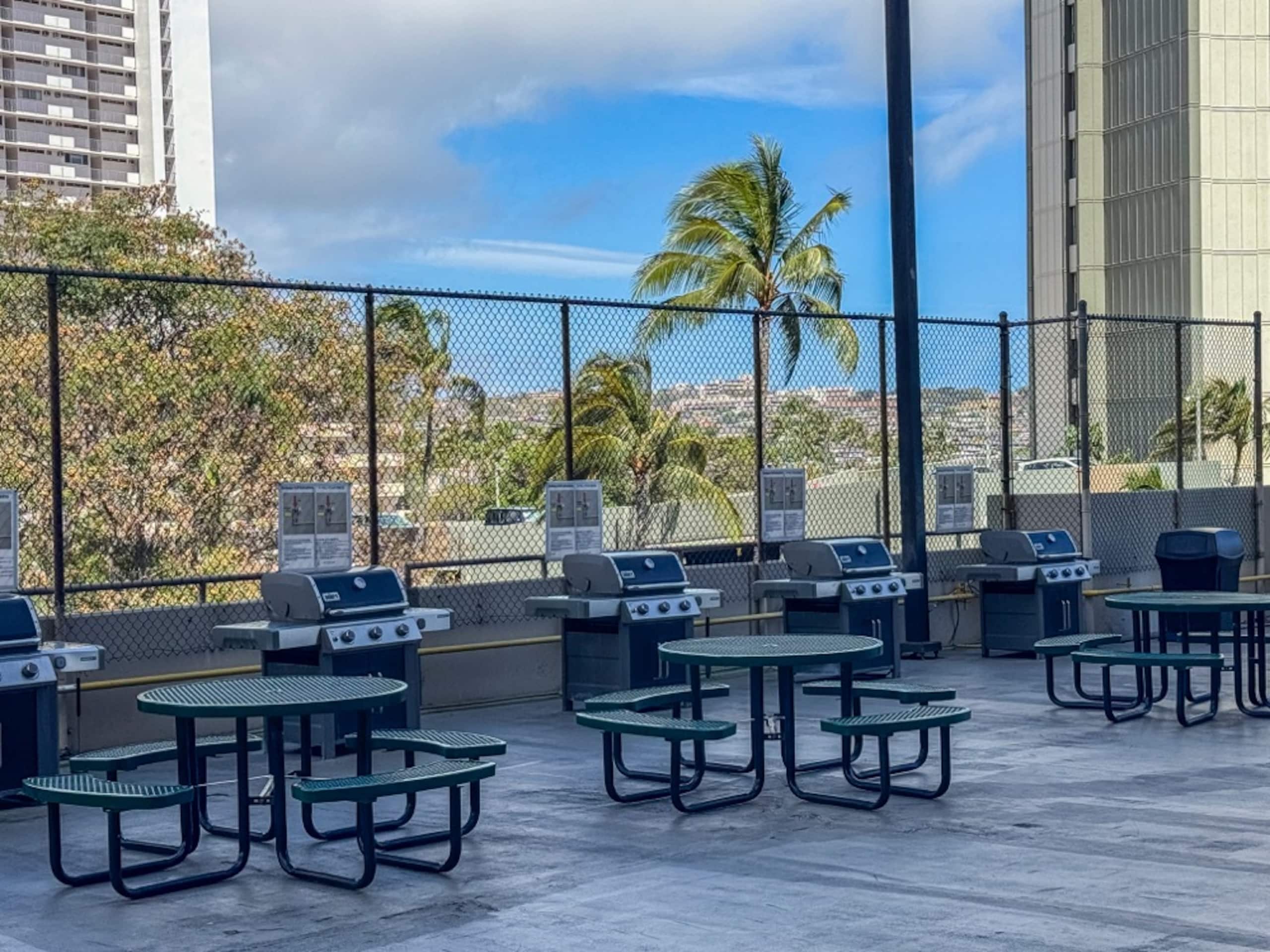 Condo in Honolulu · ★4.75 · 1 bedroom · 2 beds · 1 shared bath - Image 8