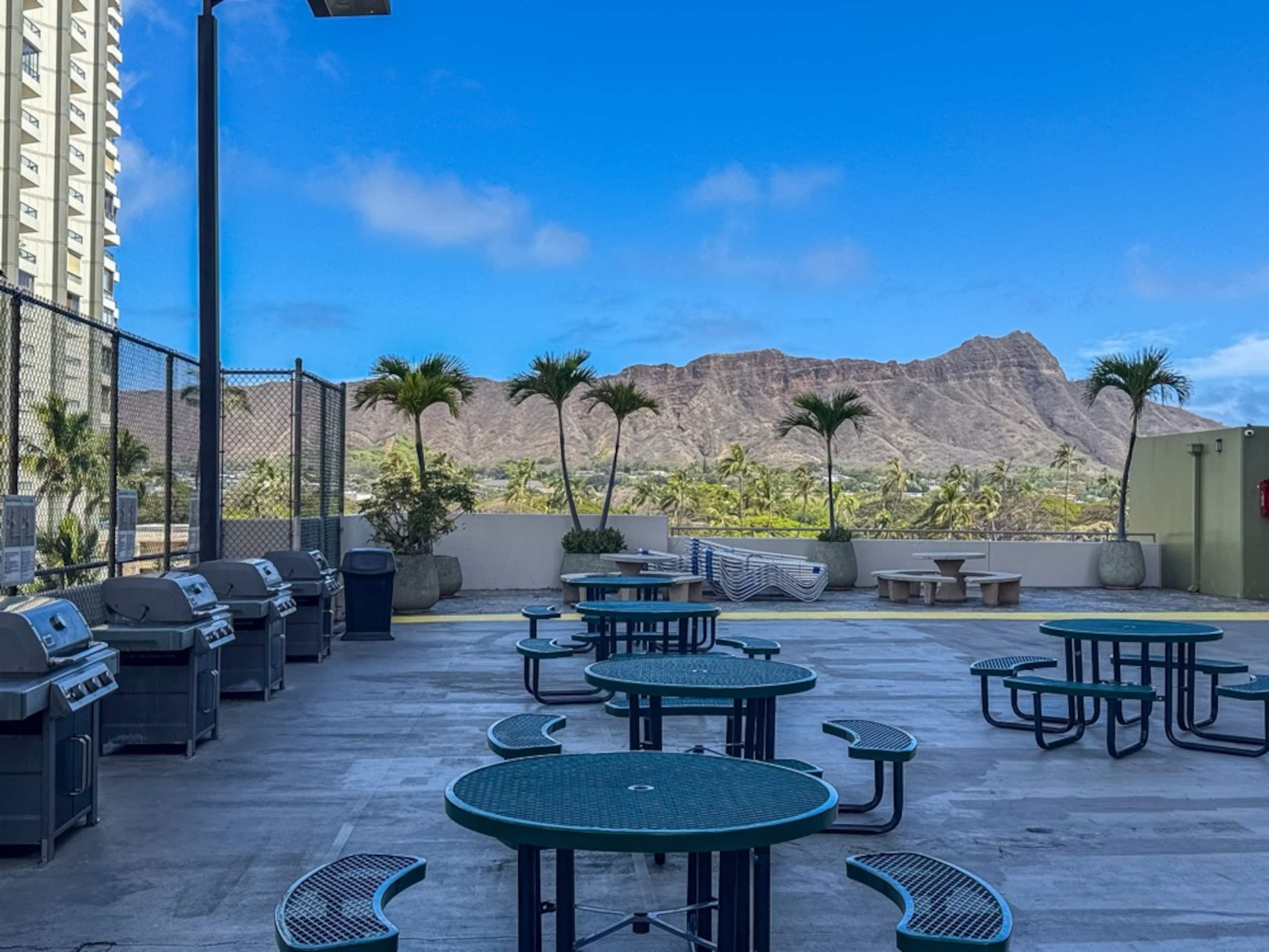 Condo in Honolulu · ★4.75 · 1 bedroom · 2 beds · 1 shared bath - Image 10