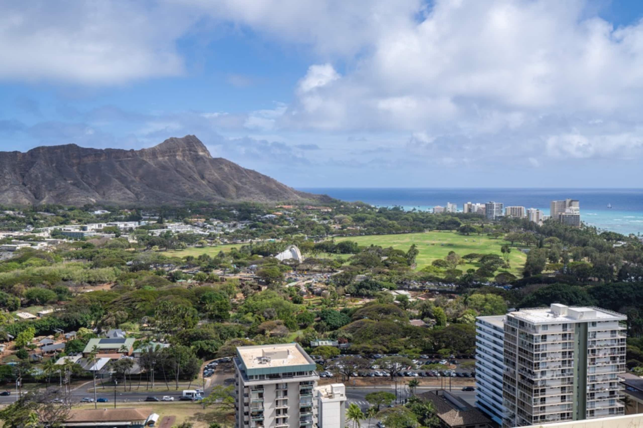 Condo in Honolulu · ★4.75 · 1 bedroom · 2 beds · 1 shared bath - Image 28