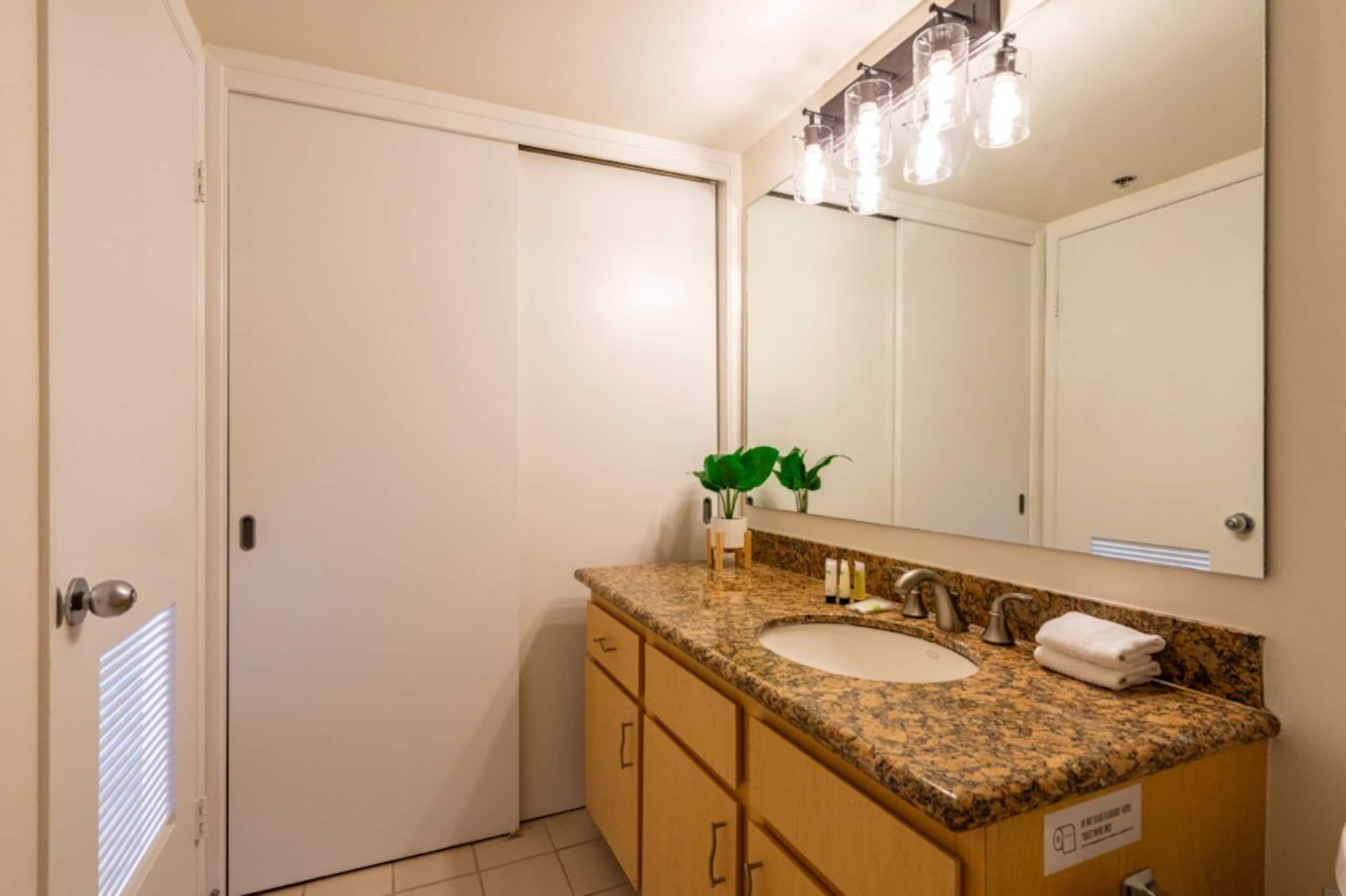 Condo in Honolulu · ★4.75 · 1 bedroom · 2 beds · 1 shared bath - Image 44
