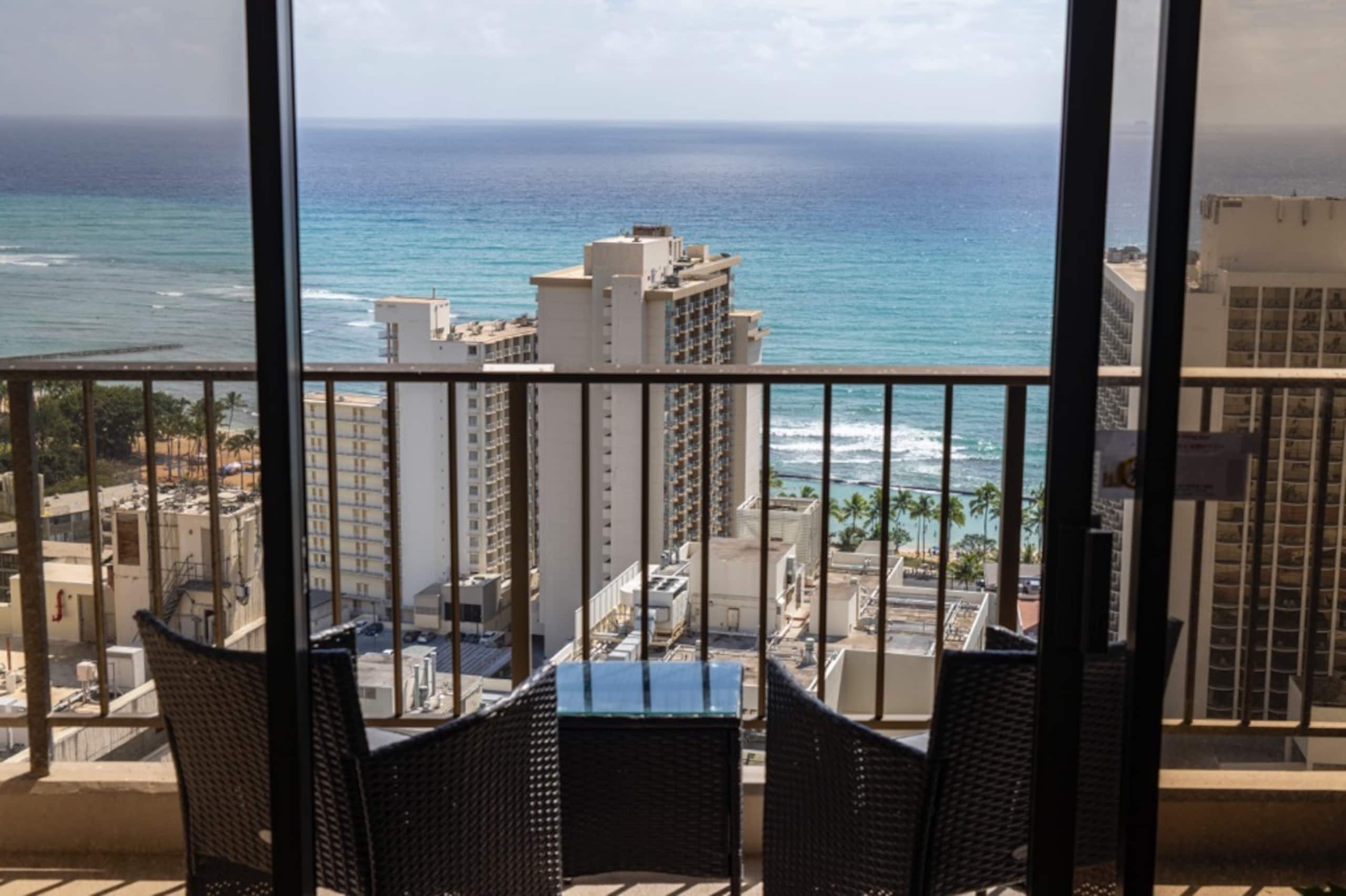 Condo in Honolulu · ★4.75 · 1 bedroom · 2 beds · 1 shared bath - Image 1