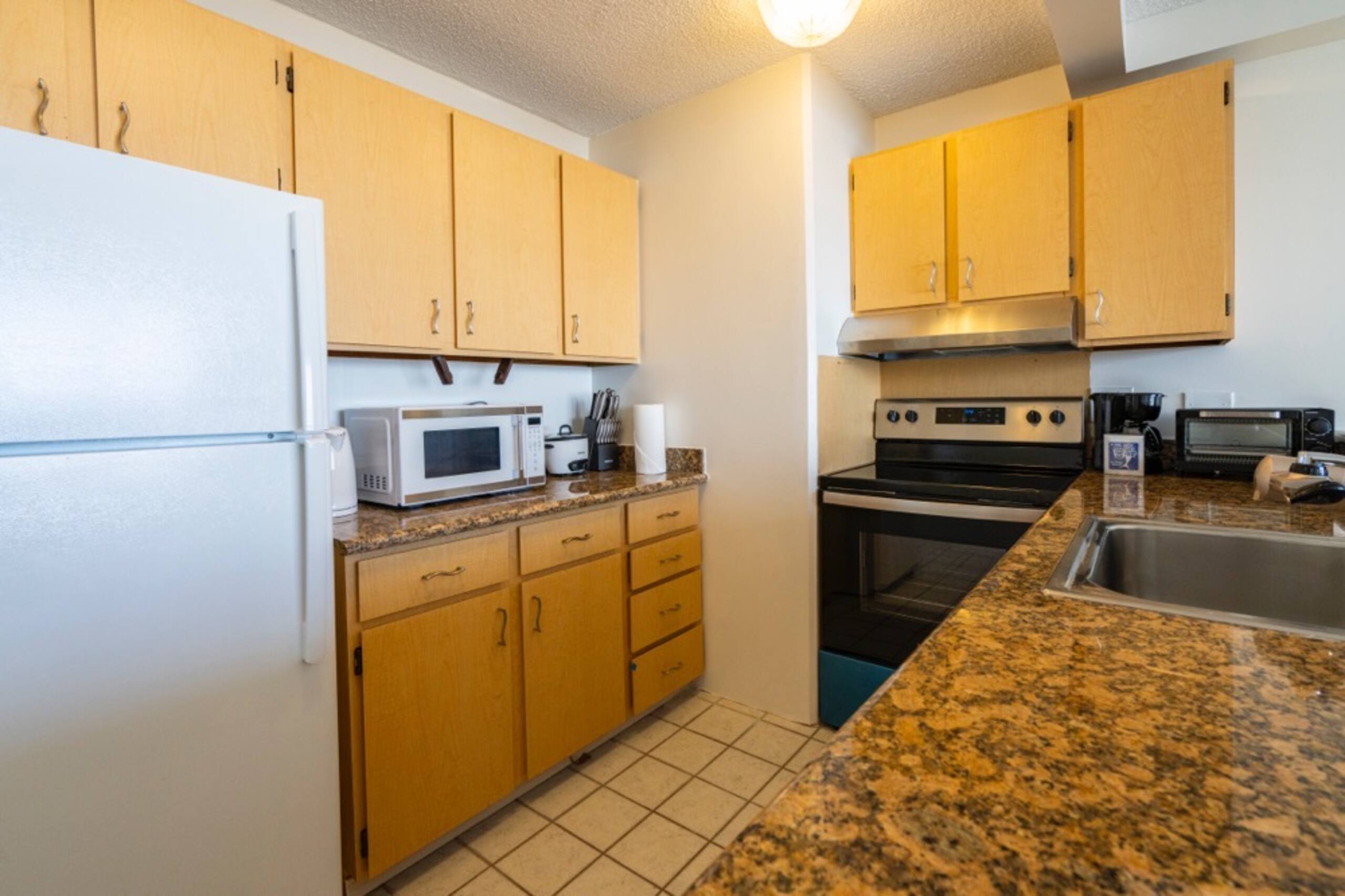 Condo in Honolulu · ★4.75 · 1 bedroom · 2 beds · 1 shared bath - Image 37