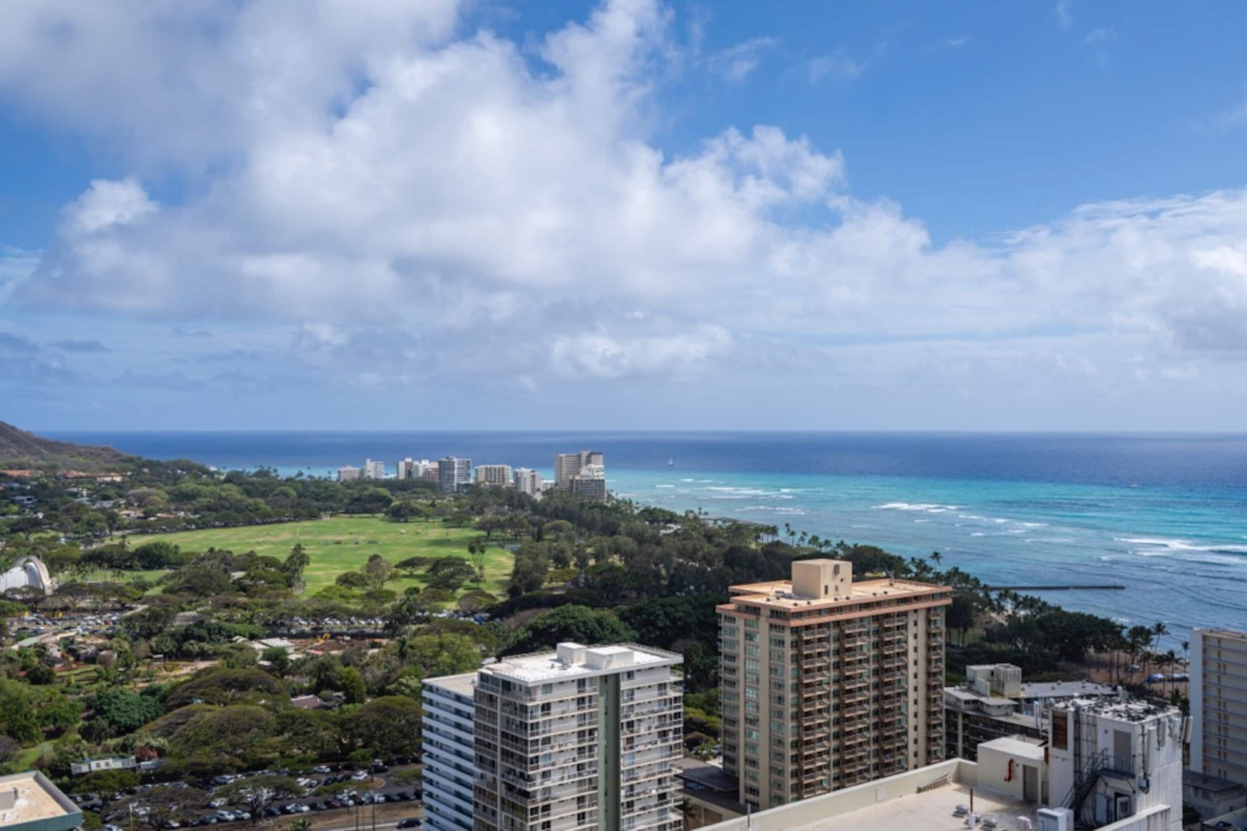 Condo in Honolulu · ★4.75 · 1 bedroom · 2 beds · 1 shared bath - Image 27