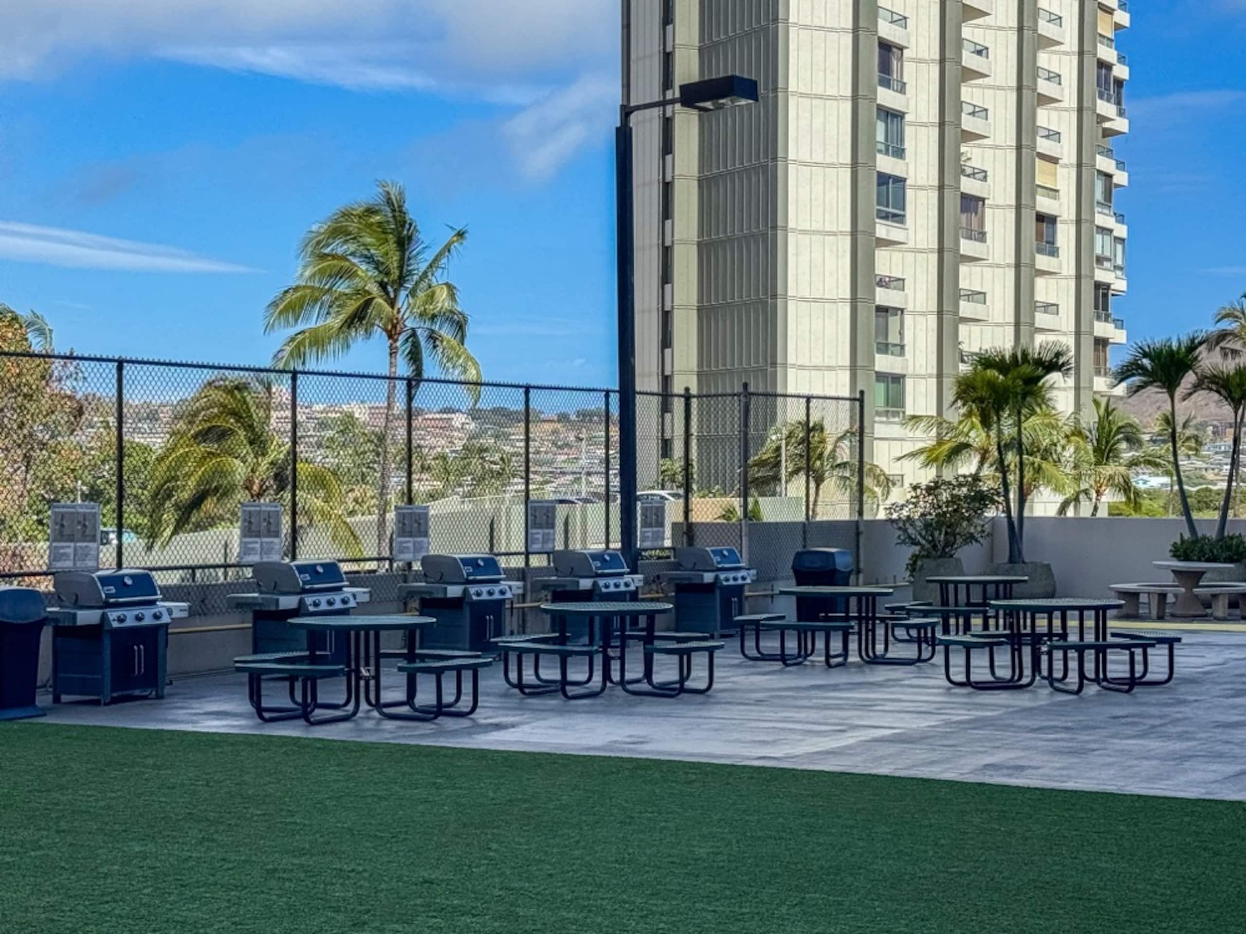 Condo in Honolulu · ★4.75 · 1 bedroom · 2 beds · 1 shared bath - Image 9