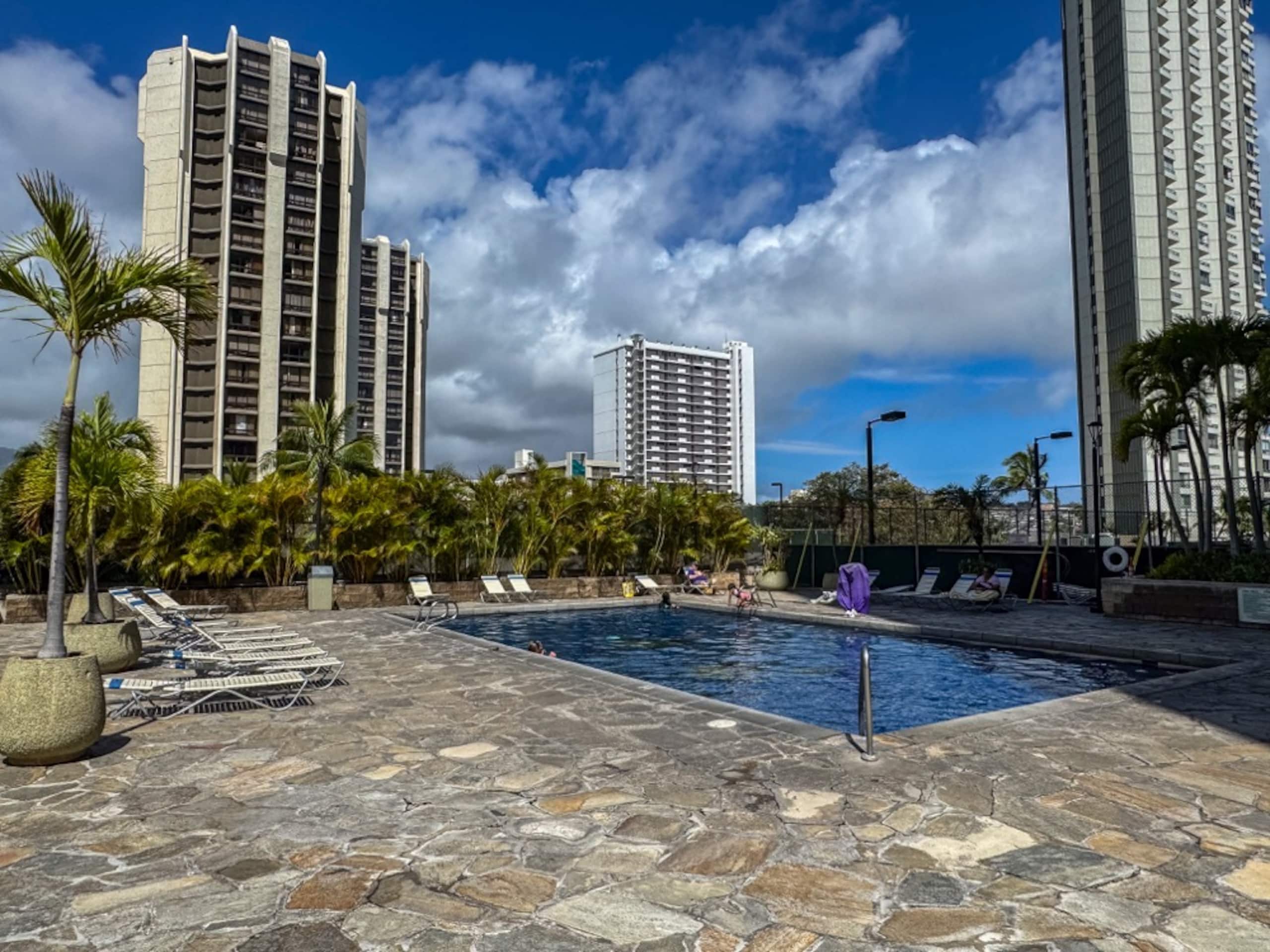Condo in Honolulu · ★4.75 · 1 bedroom · 2 beds · 1 shared bath - Image 6