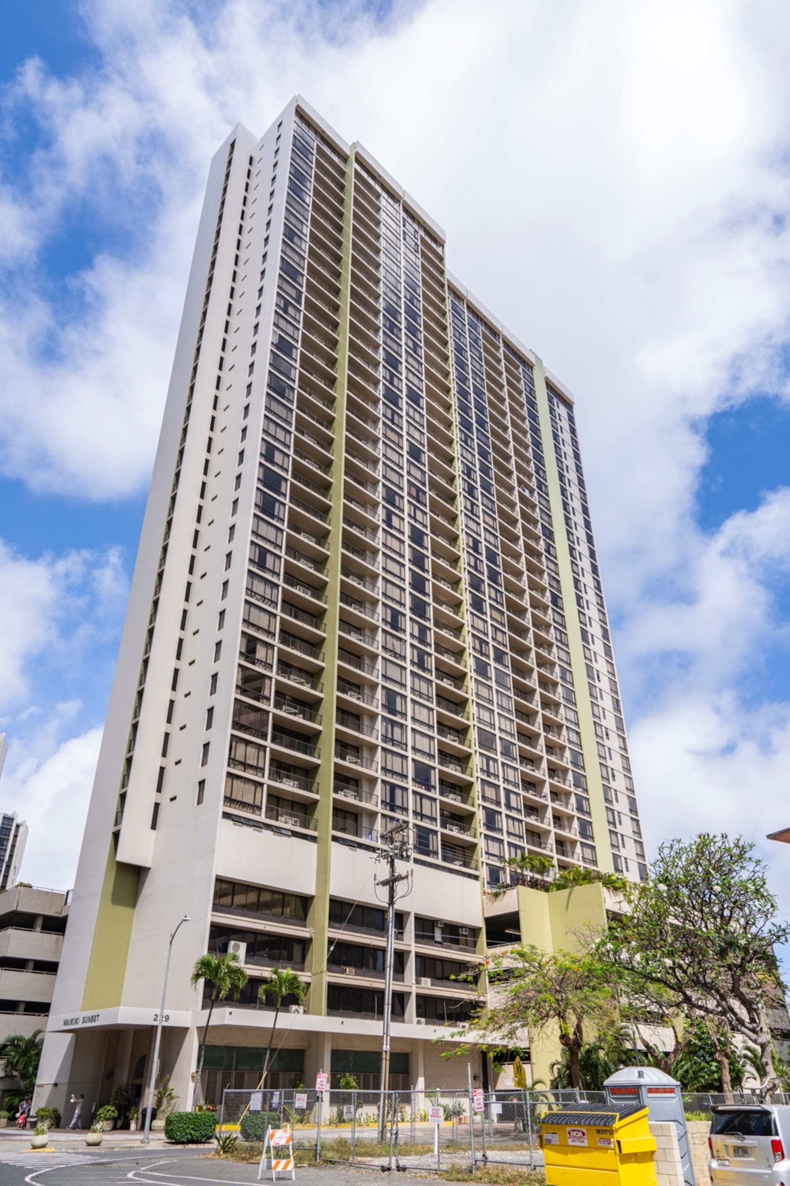 Condo in Honolulu · ★4.75 · 1 bedroom · 2 beds · 1 shared bath - Image 3