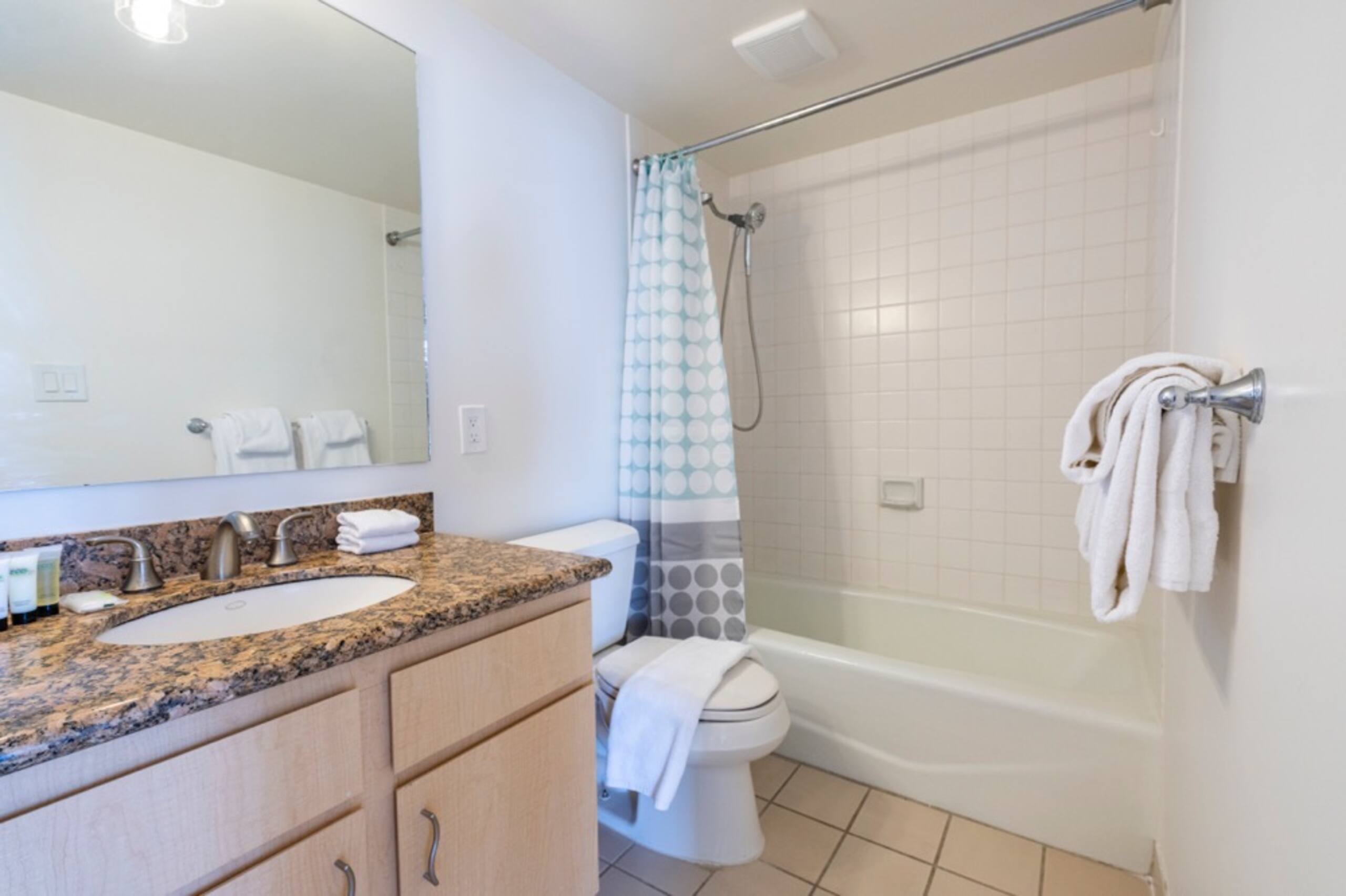 Condo in Honolulu · ★4.75 · 1 bedroom · 2 beds · 1 shared bath - Image 43
